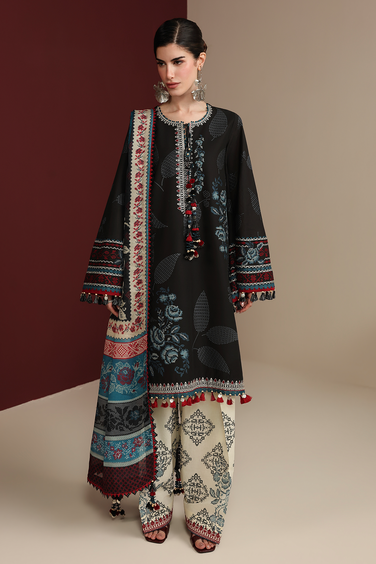EMBROIDERED LAWN IL26-D05