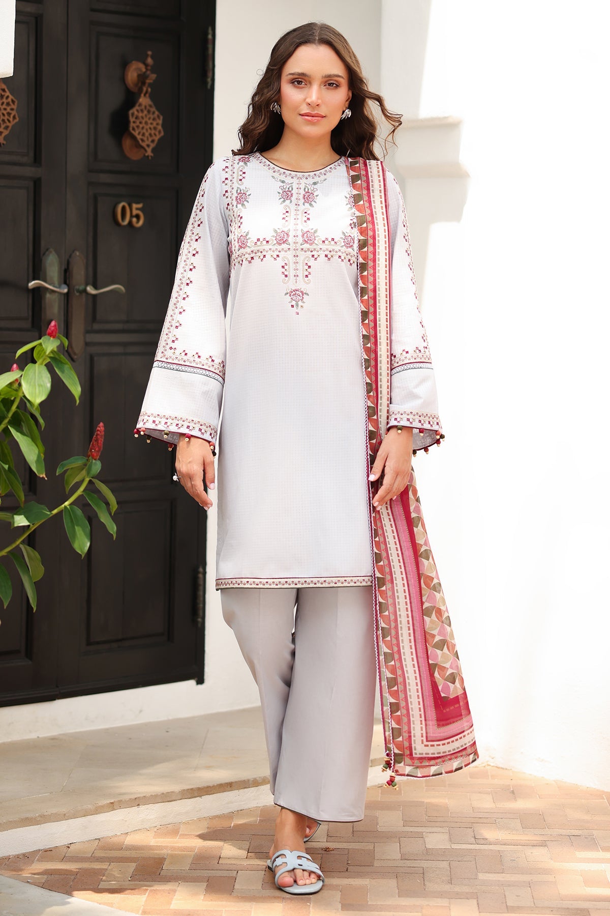 EMBROIDERED DOBBY LAWN USE-9215