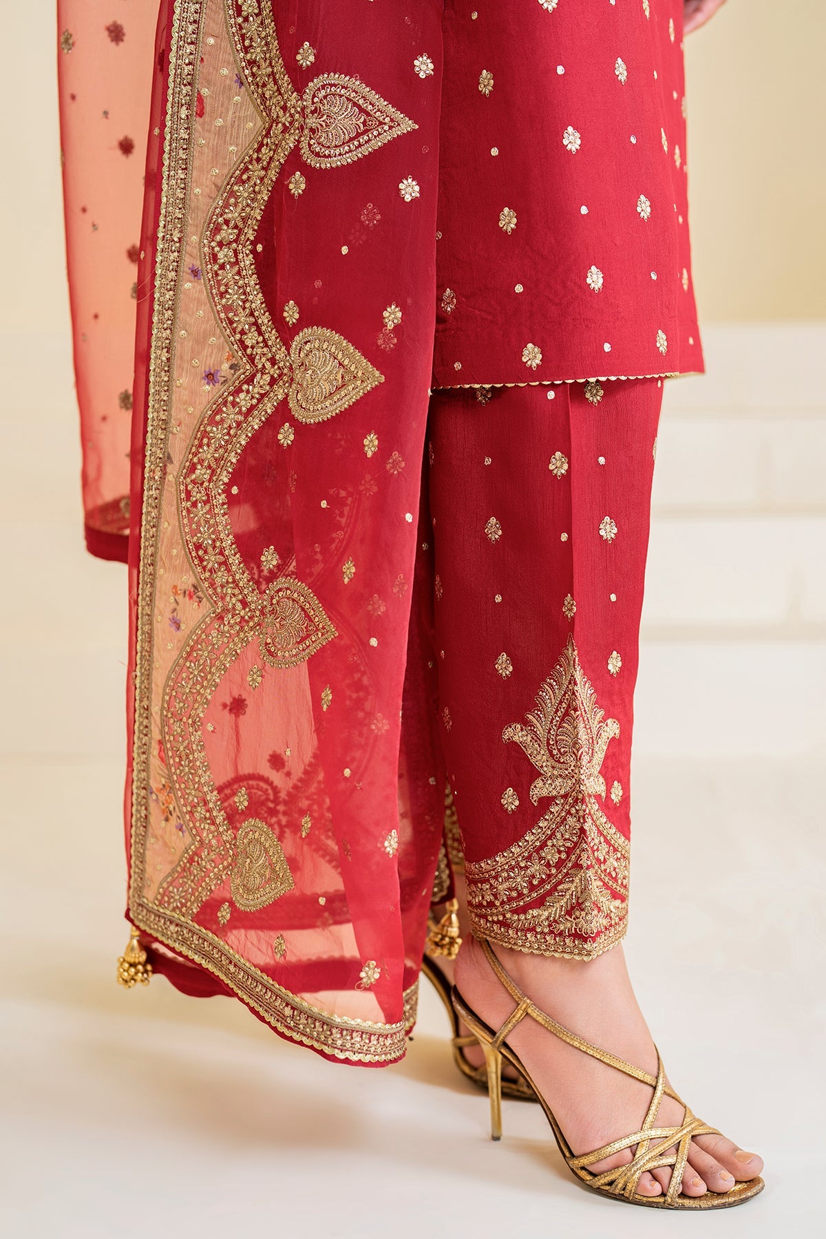 embroidered dresses online pakistan