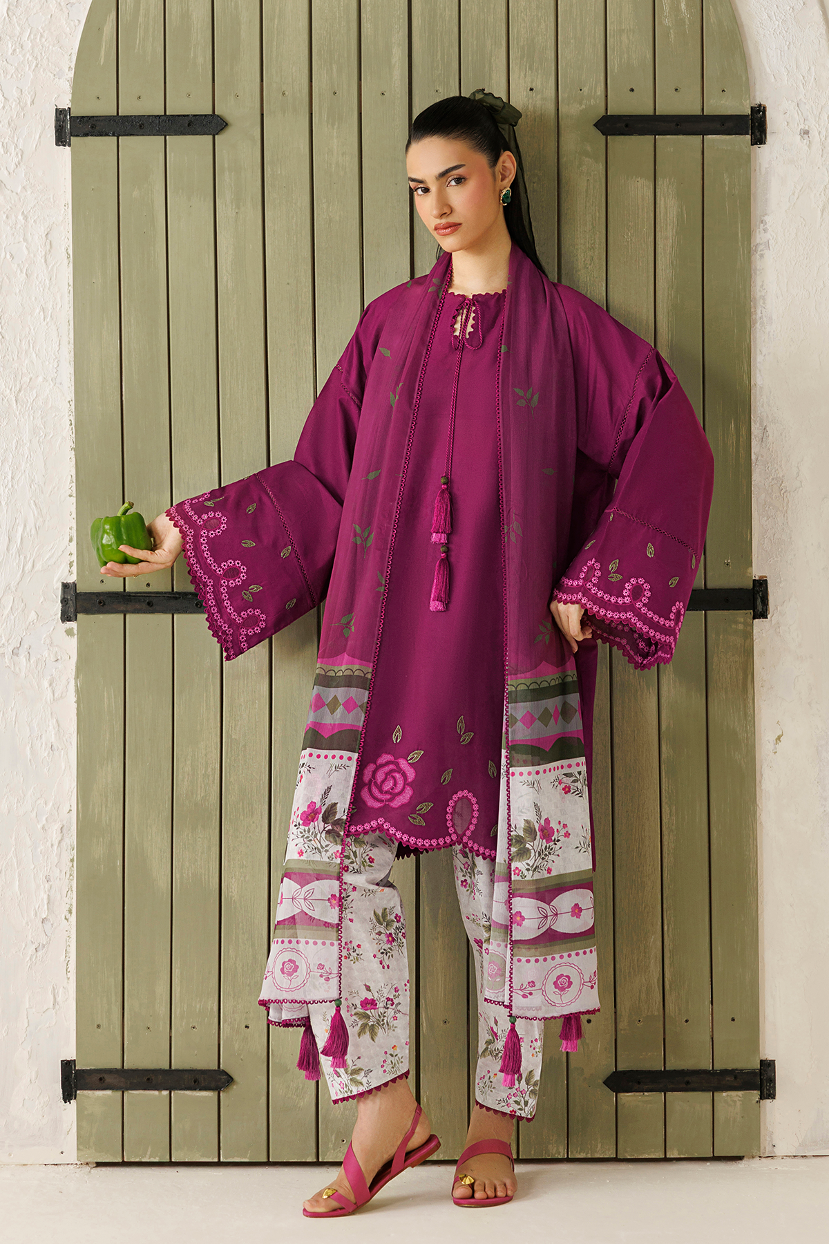 EMBROIDERED LAWN USE-9391