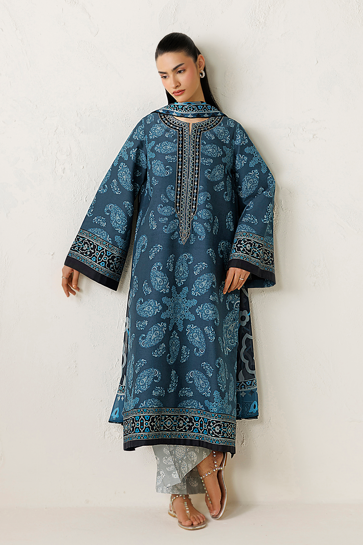 EMBROIDERED LAWN USE-9380