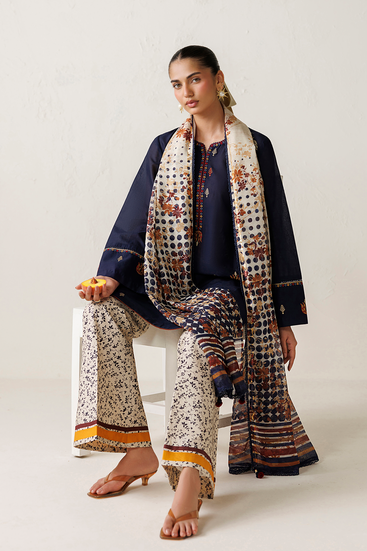 EMBROIDERED LAWN USE-9390