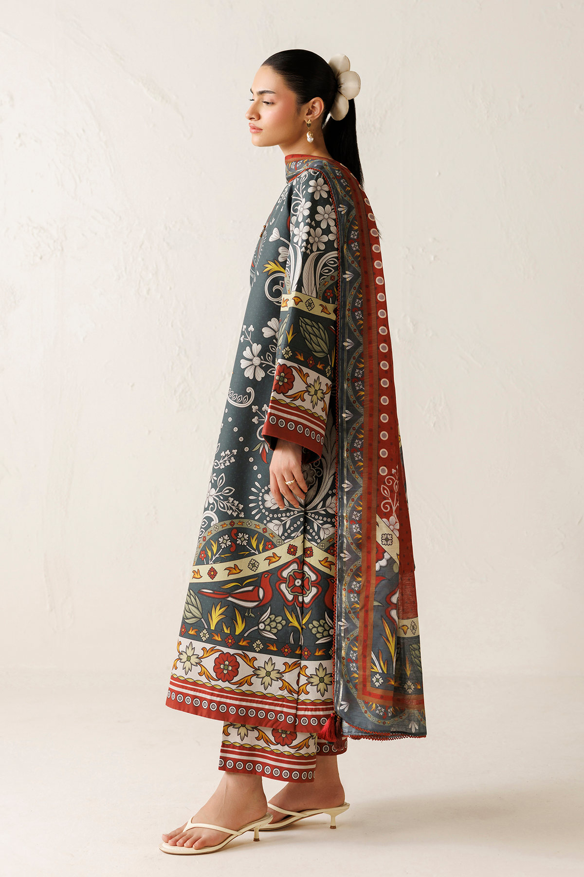 EMBROIDERED LAWN USE-9382