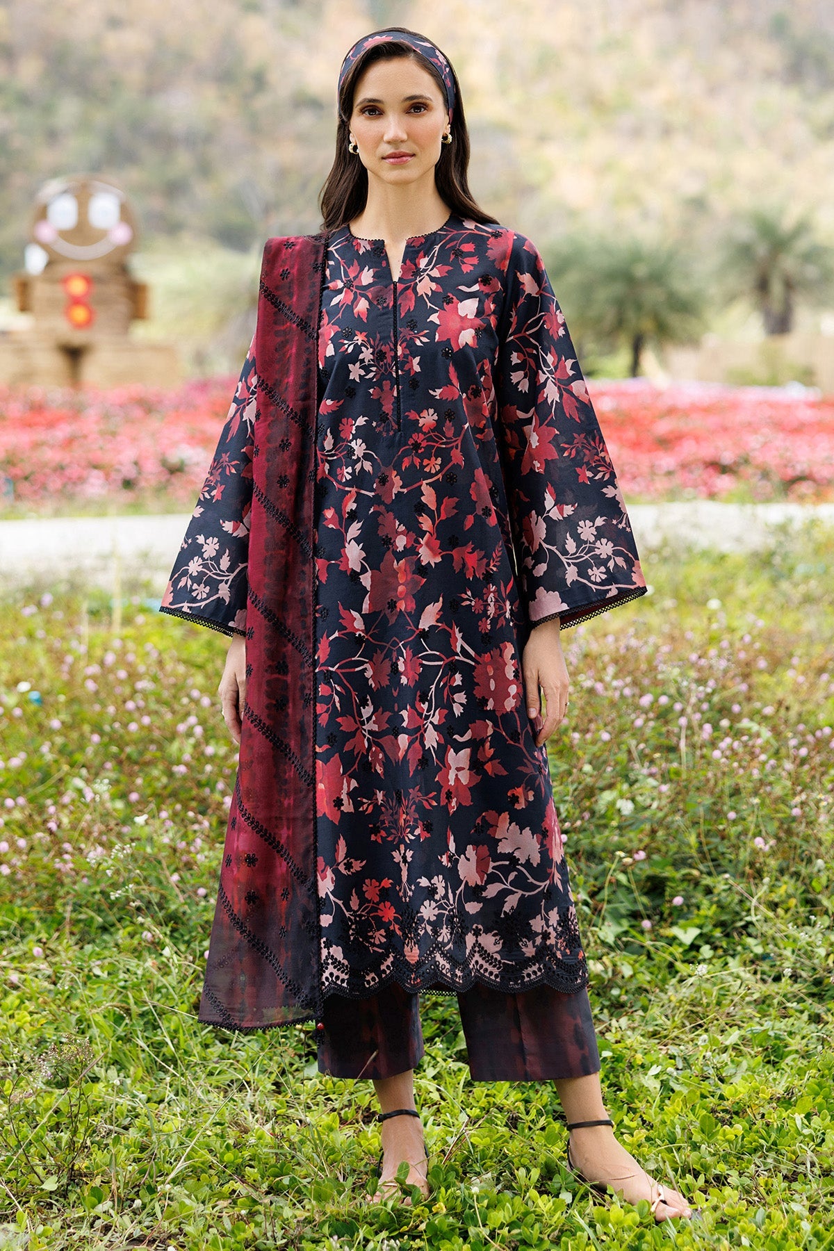EMBROIDERED LAWN USE-9290