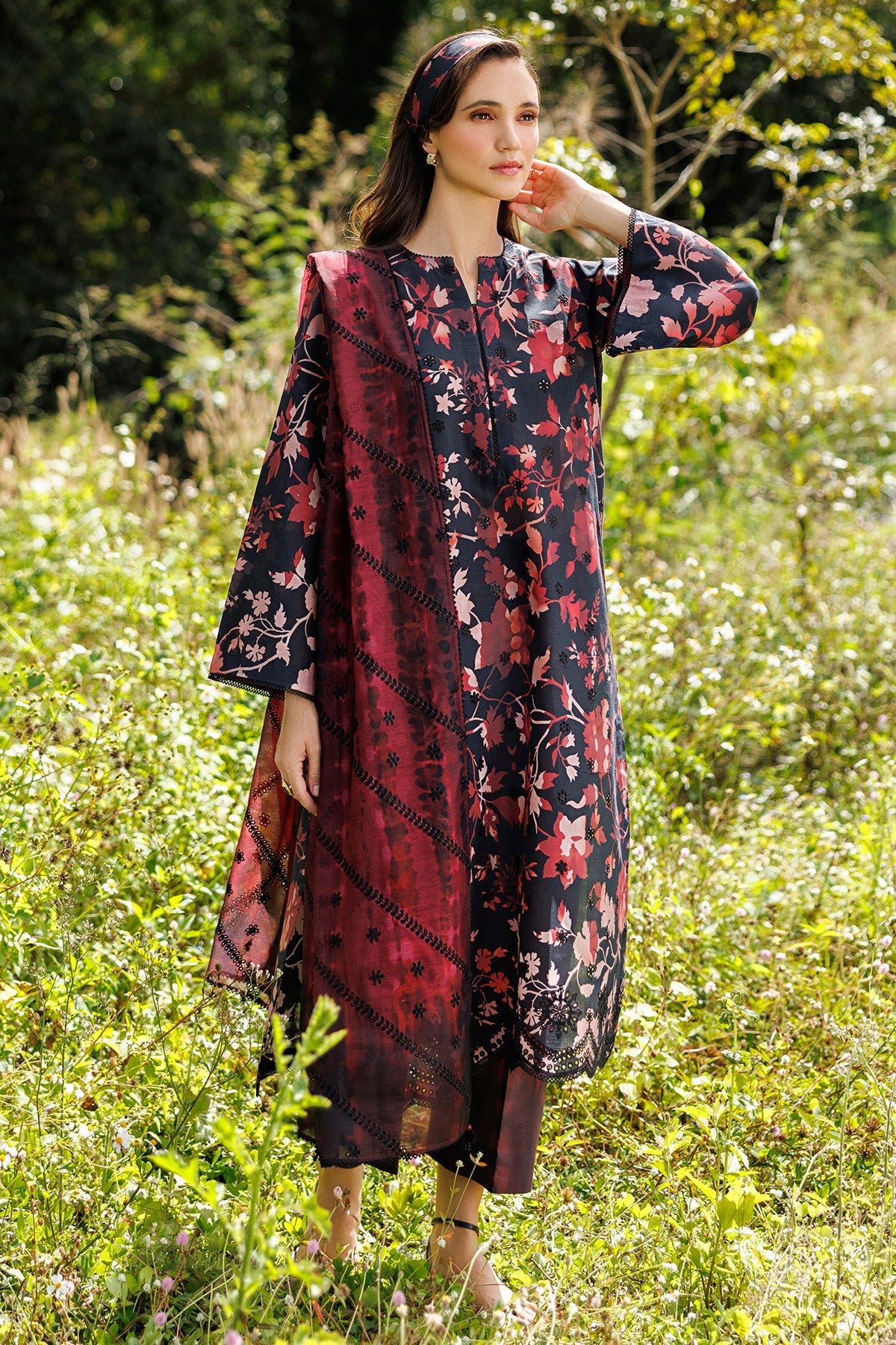 EMBROIDERED LAWN USE-9290