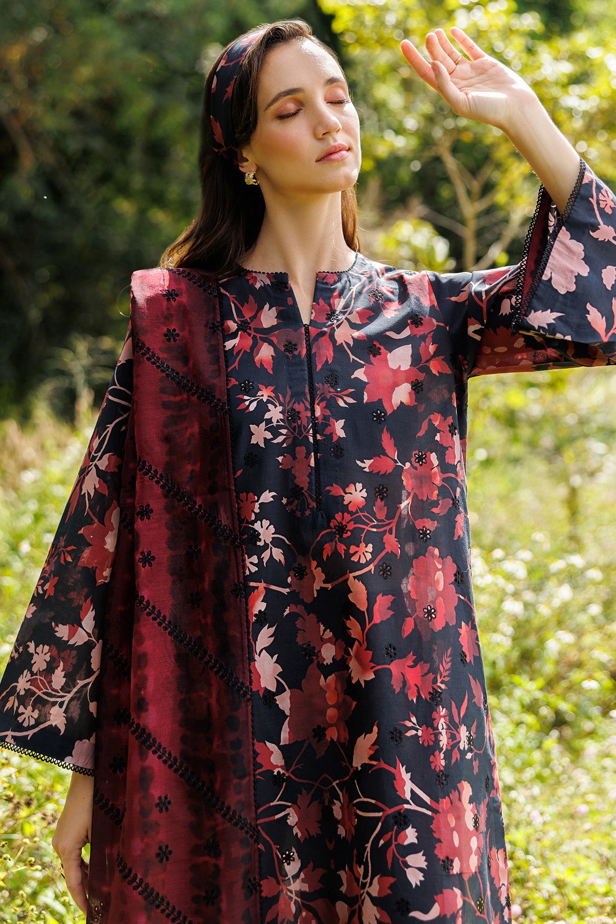 EMBROIDERED LAWN USE-9290