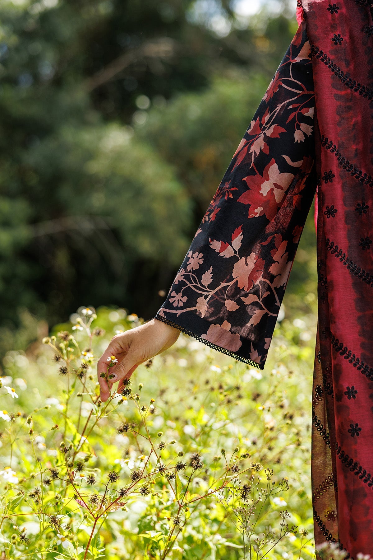 EMBROIDERED LAWN USE-9290