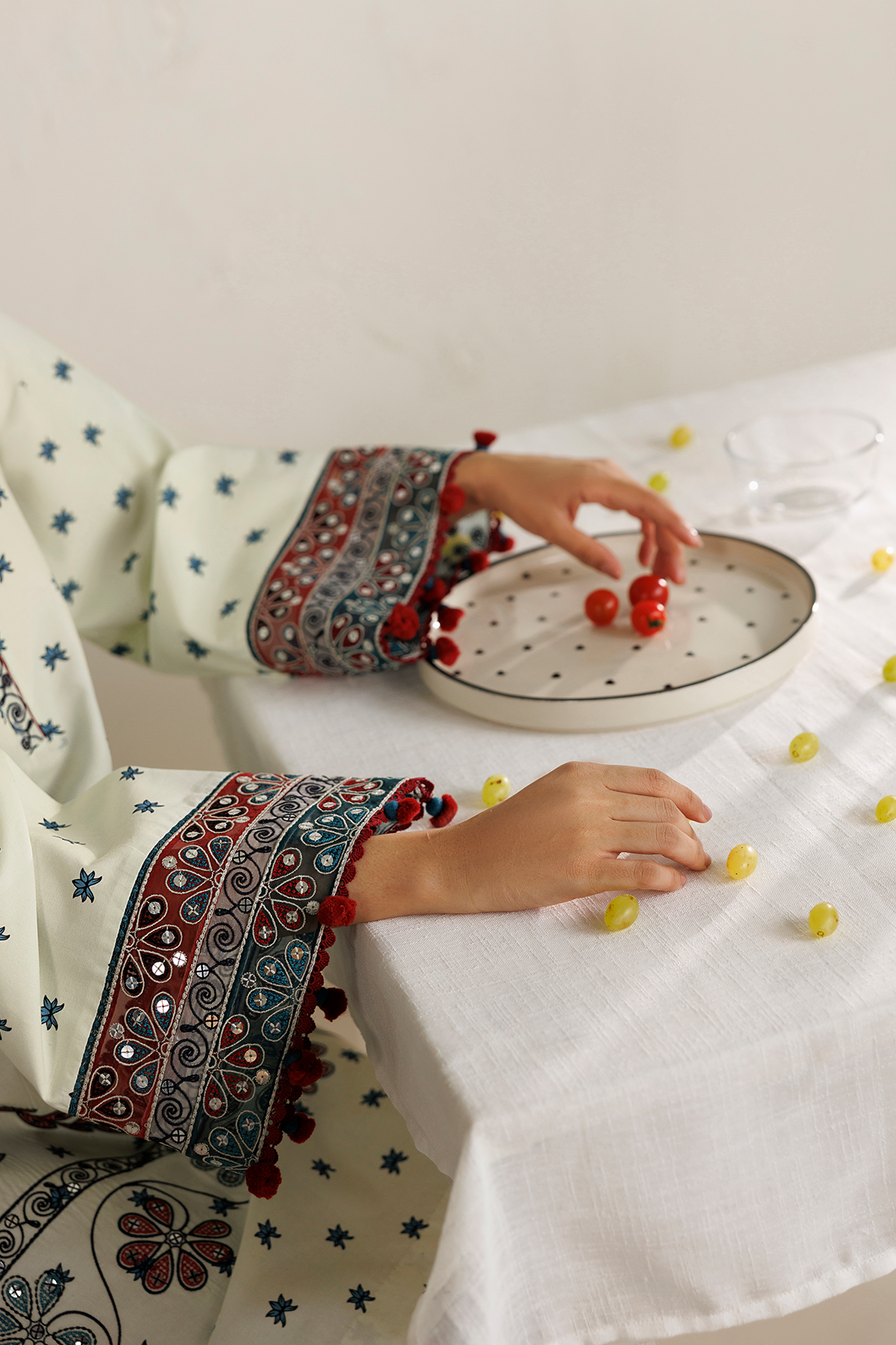 EMBROIDERED LAWN USE-9389
