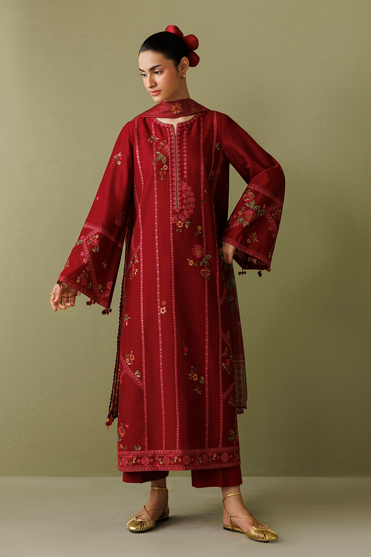 EMBROIDERED LAWN USE-9343