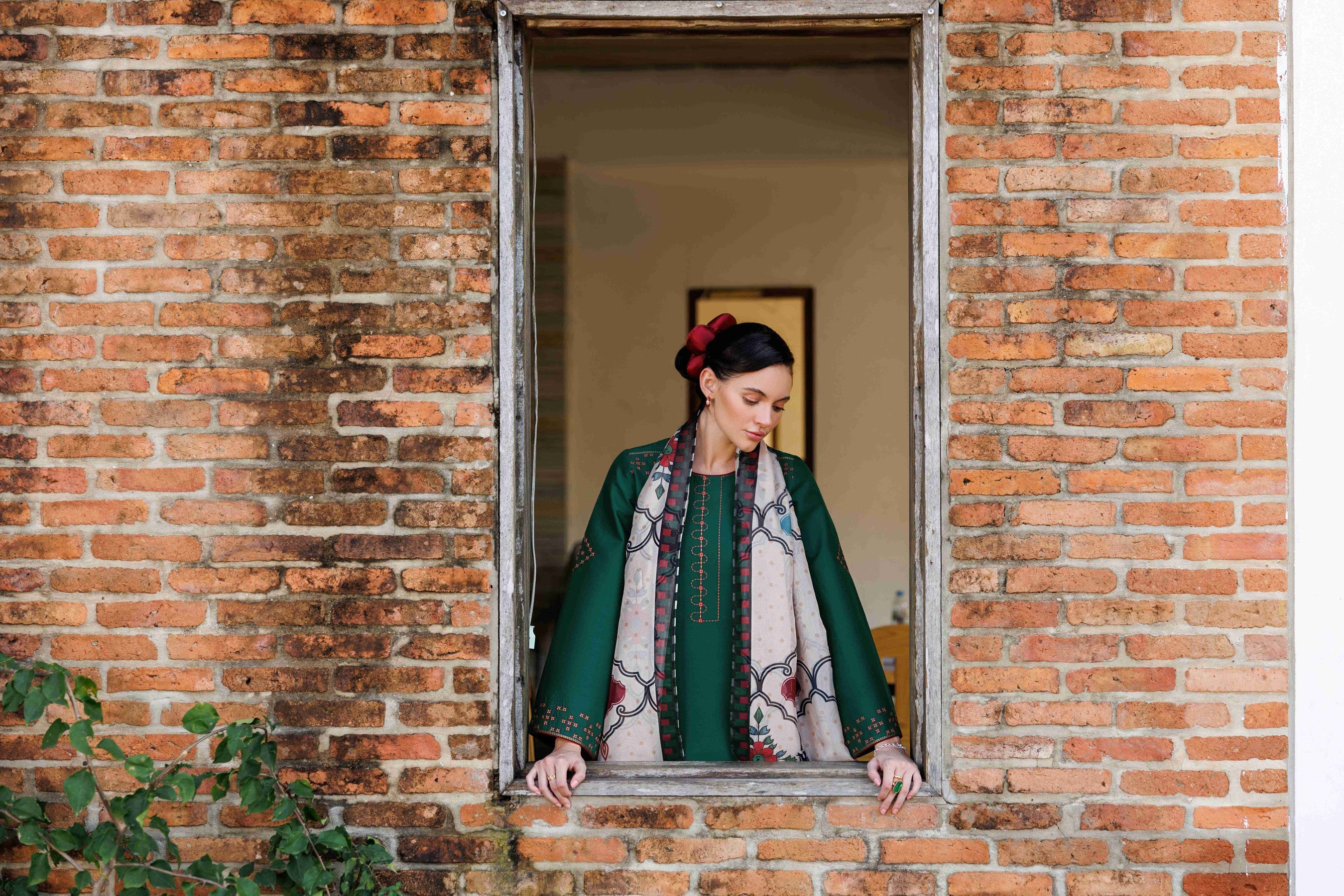 EMBROIDERED LAWN USE-9285