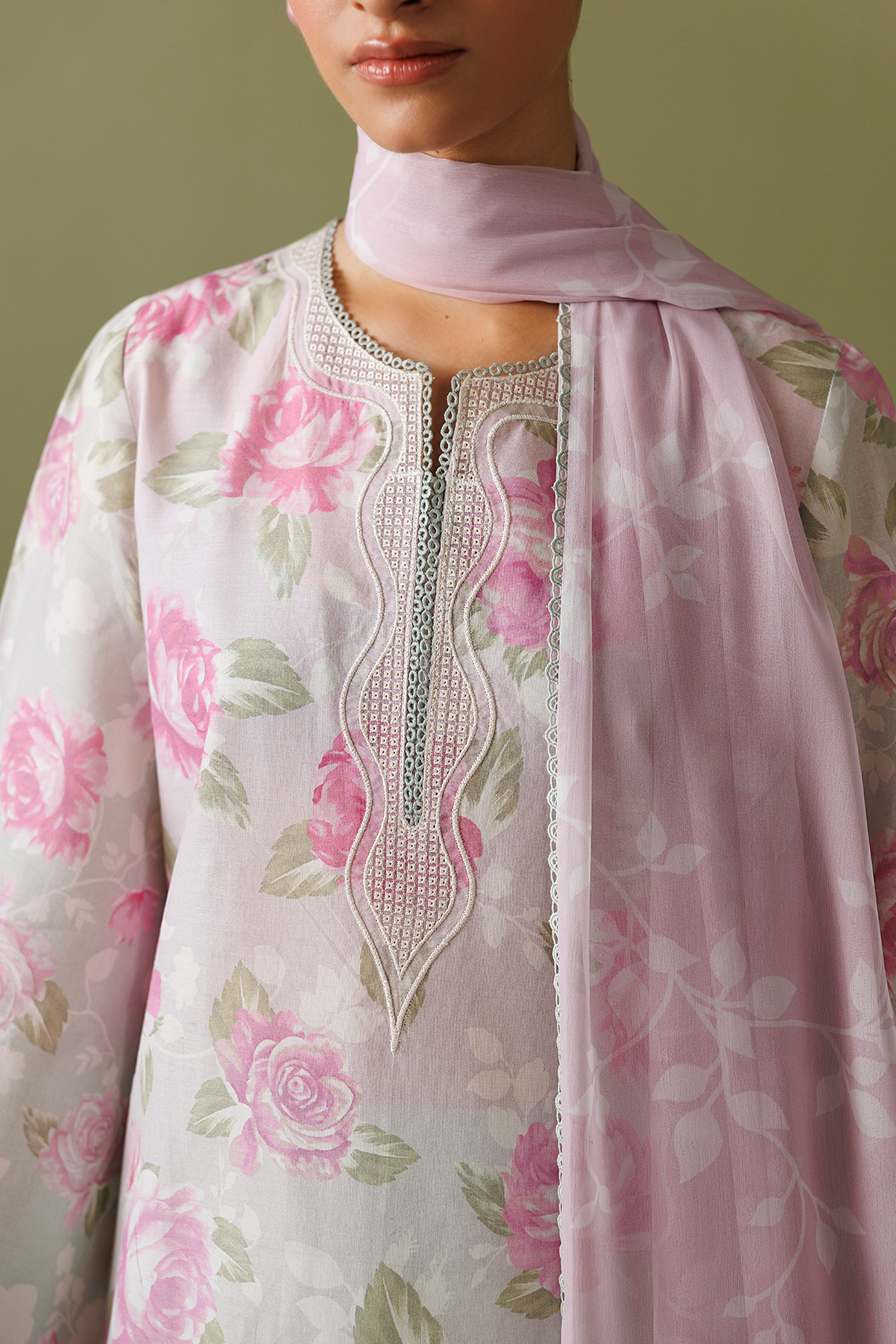 EMBROIDERED LAWN USE-9379