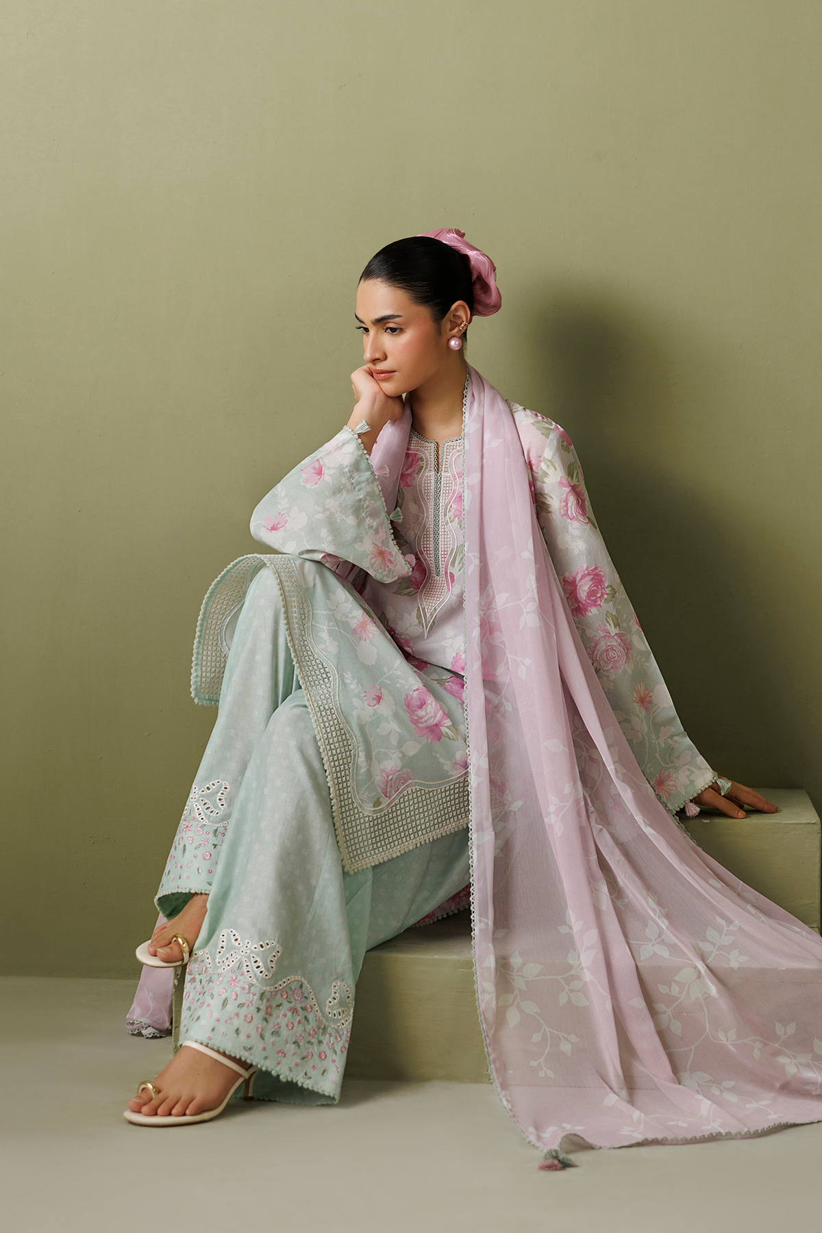 EMBROIDERED LAWN USE-9379