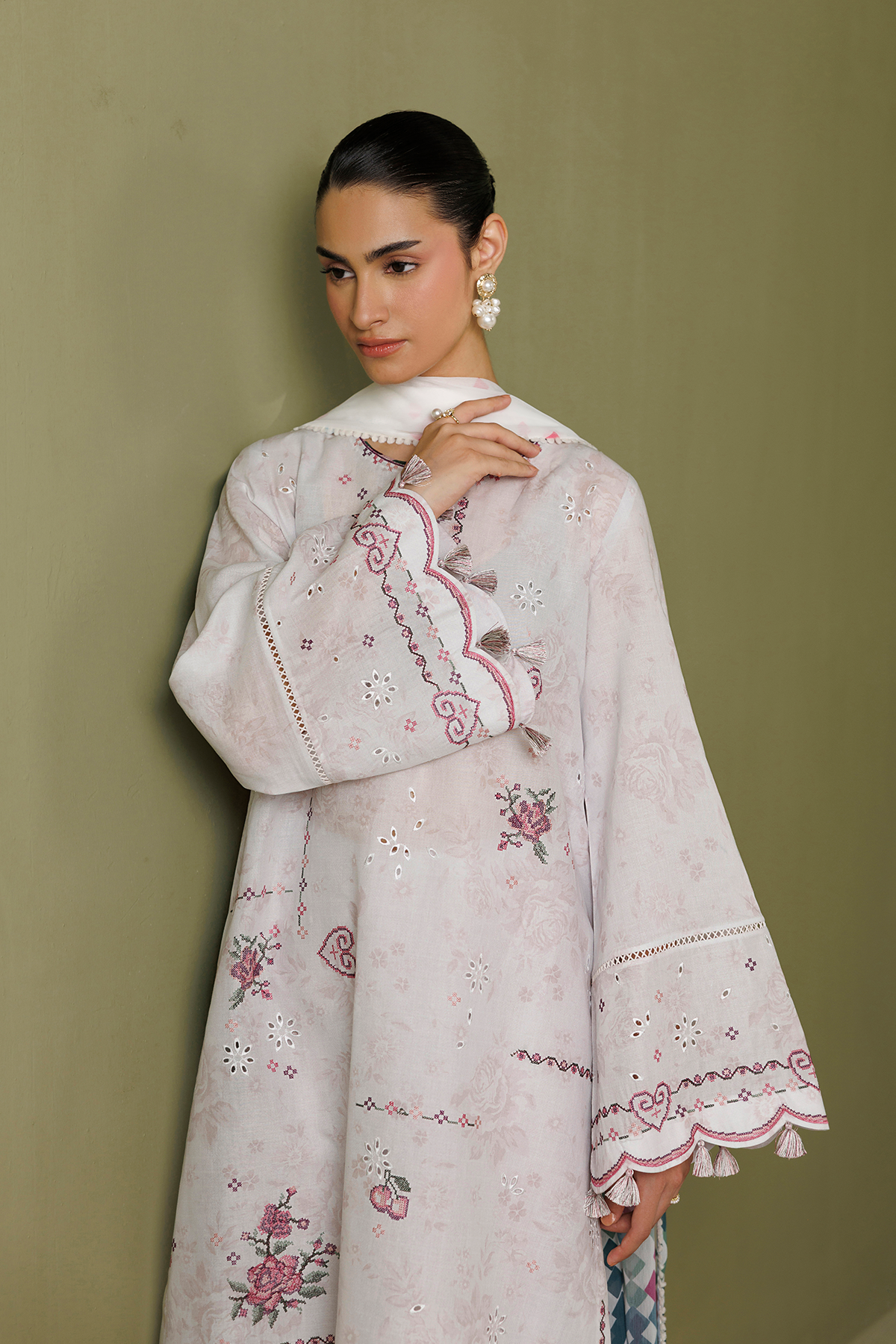 EMBROIDERED LAWN USE-9387