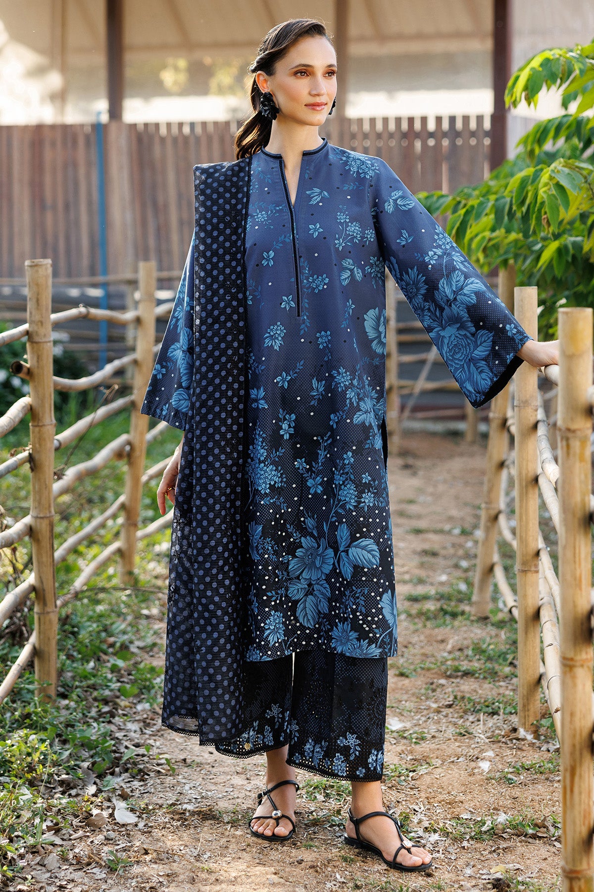 EMBROIDERED LAWN USE-9295