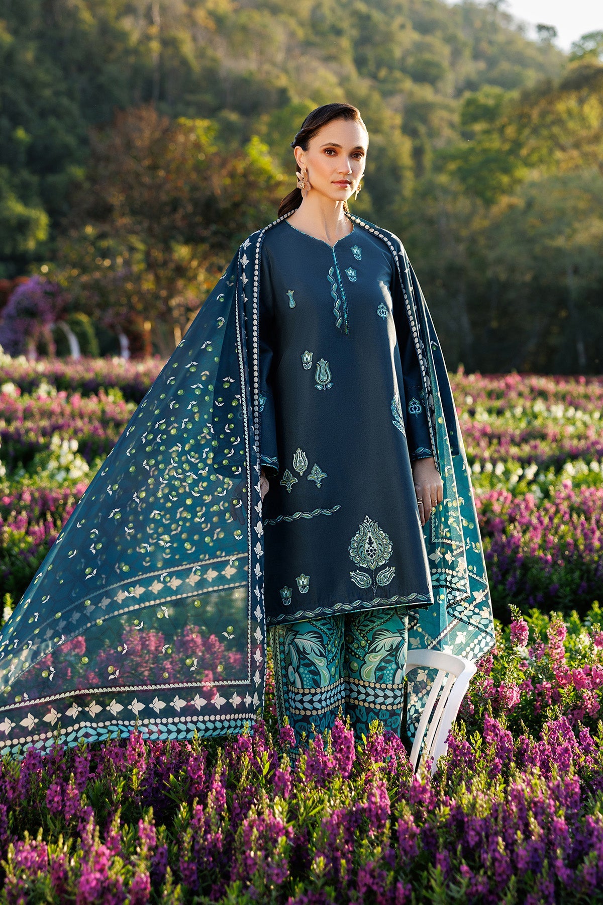 EMBROIDERED LAWN USE-9291