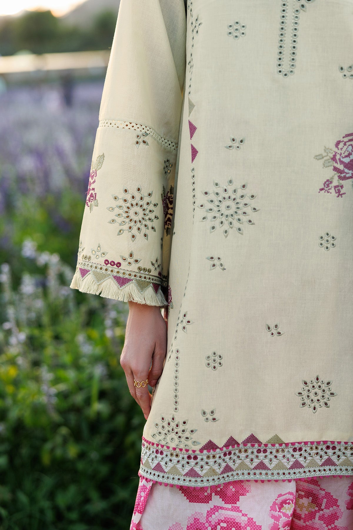 EMBROIDERED LAWN USE-9289