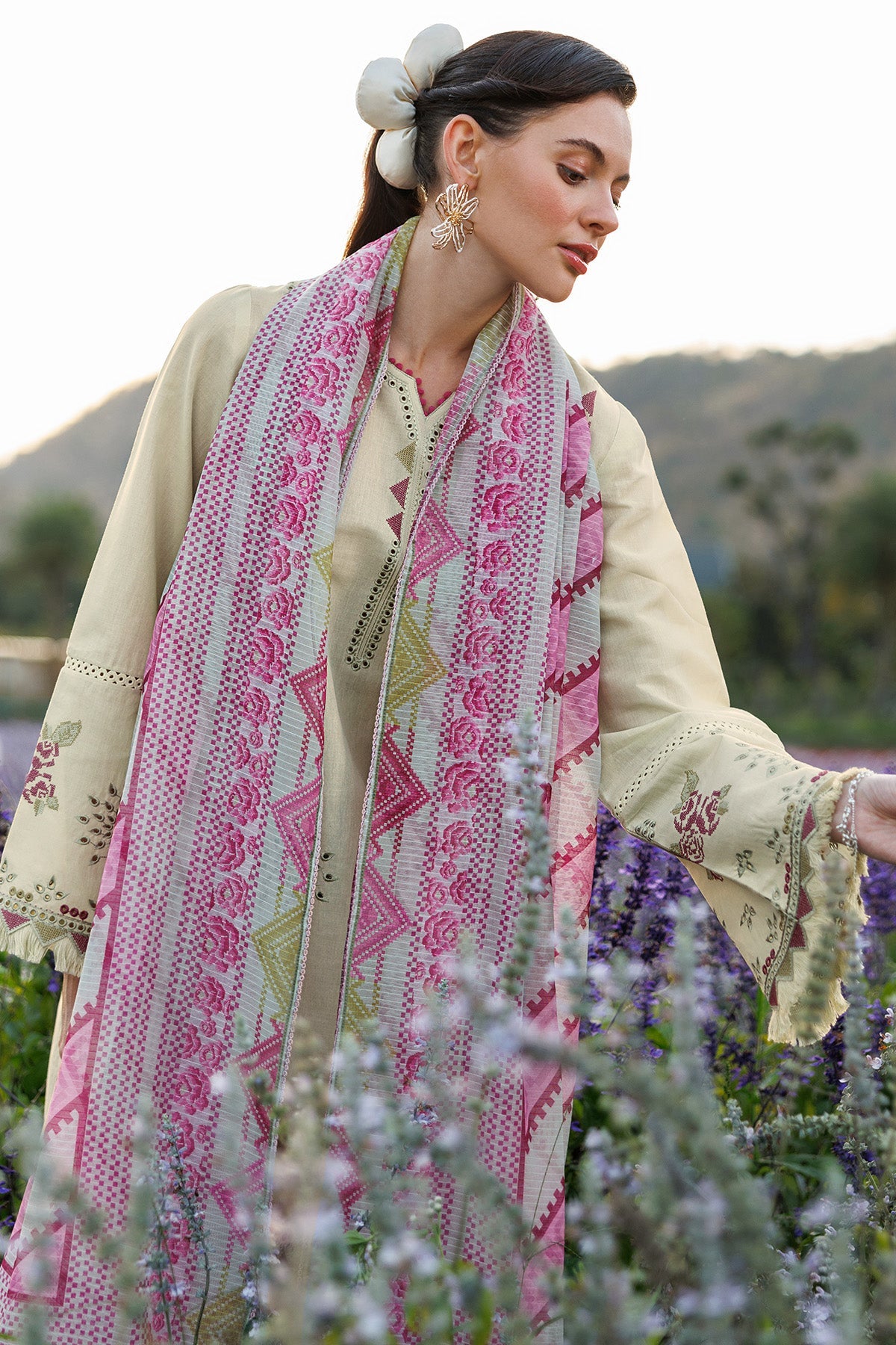 EMBROIDERED LAWN USE-9289