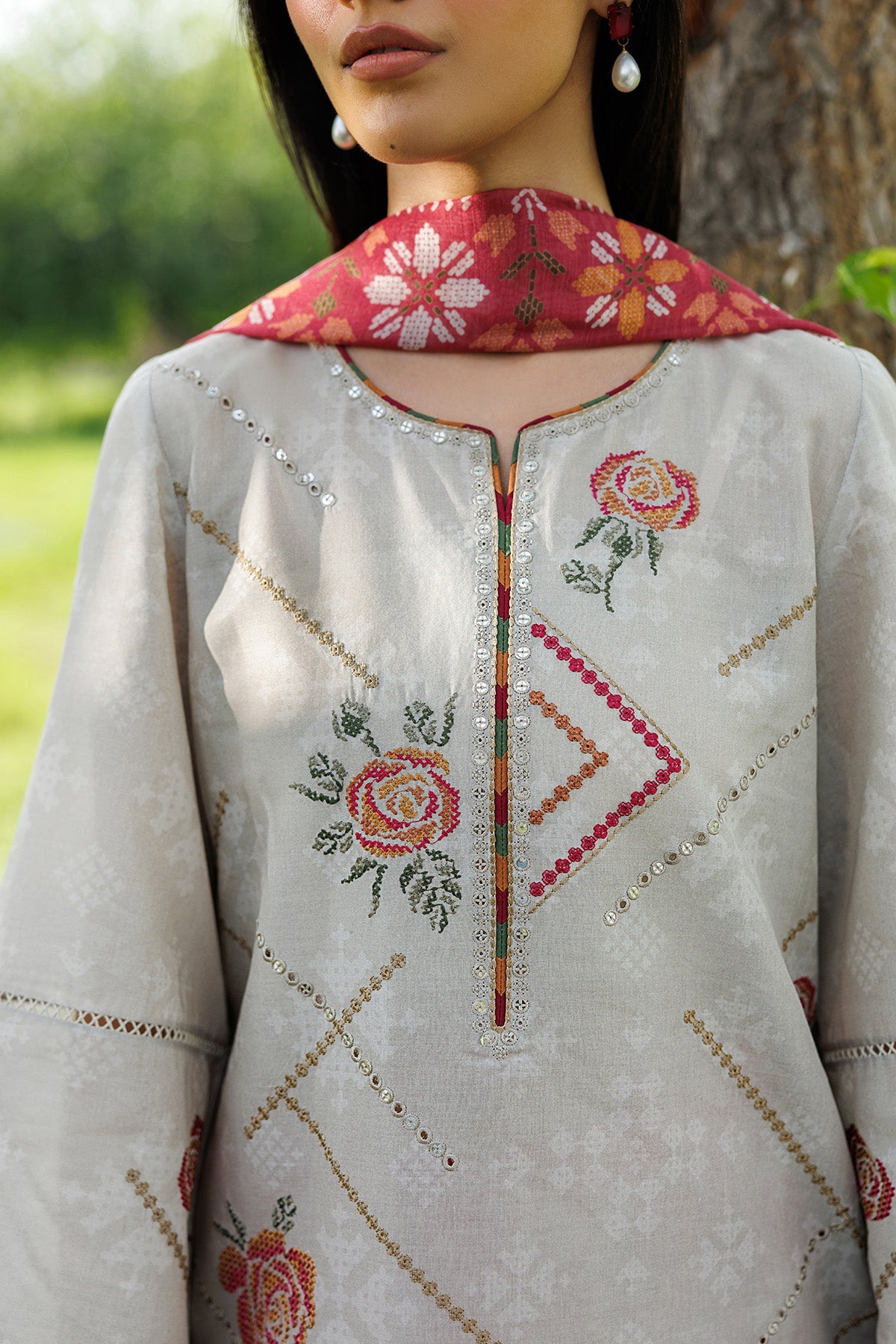 EMBROIDERED LAWN USE-9347