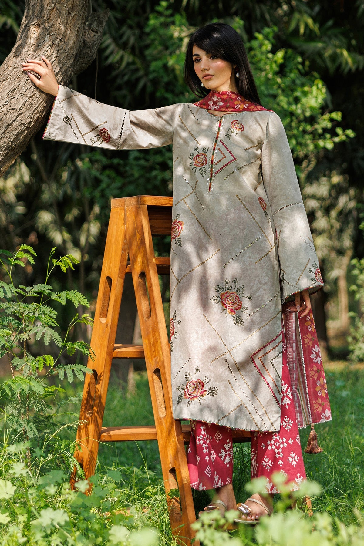 EMBROIDERED LAWN USE-9347