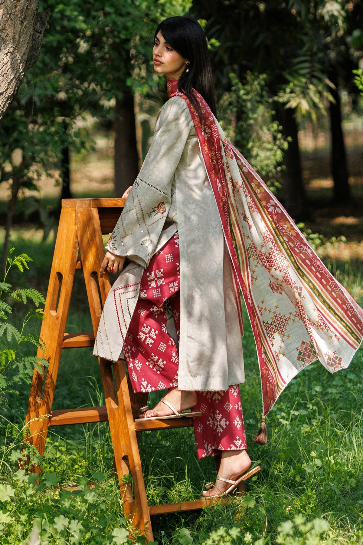 EMBROIDERED LAWN USE-9347