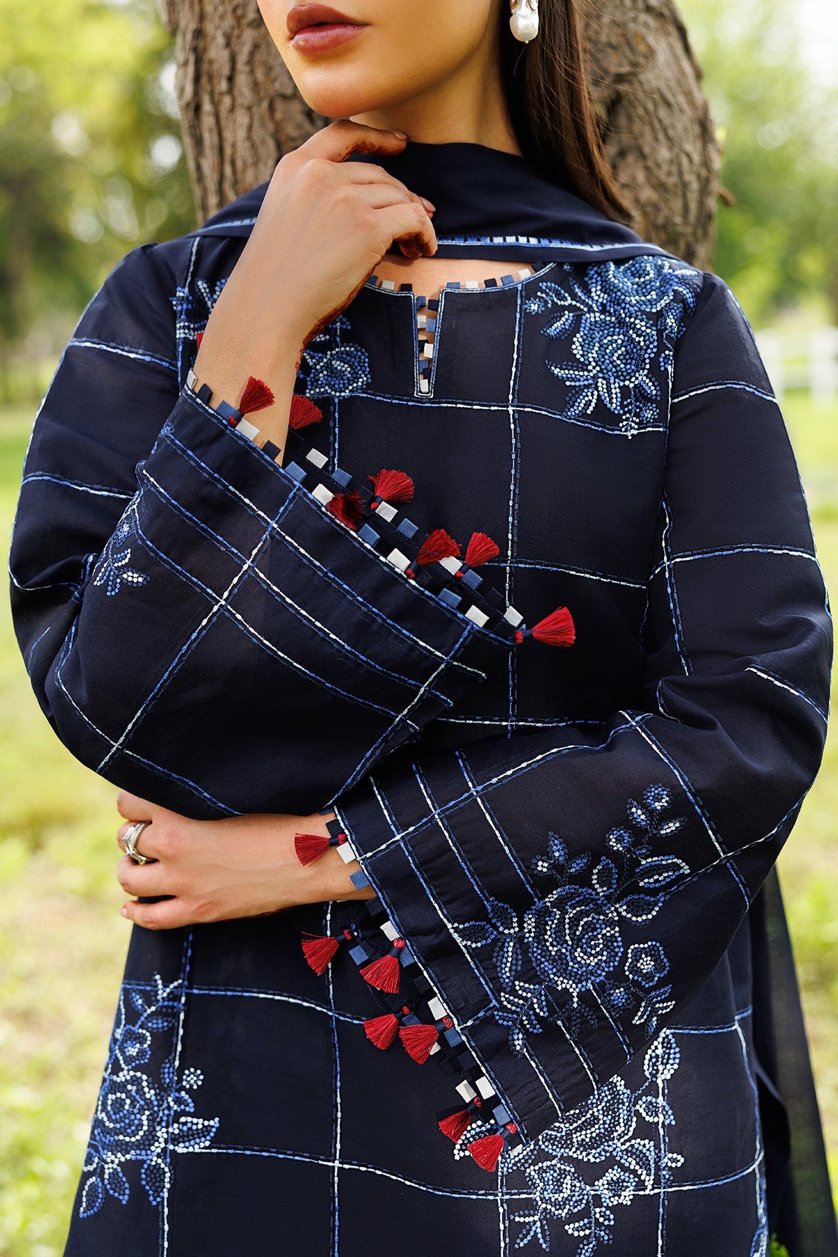 EMBROIDERED LAWN USE-9344