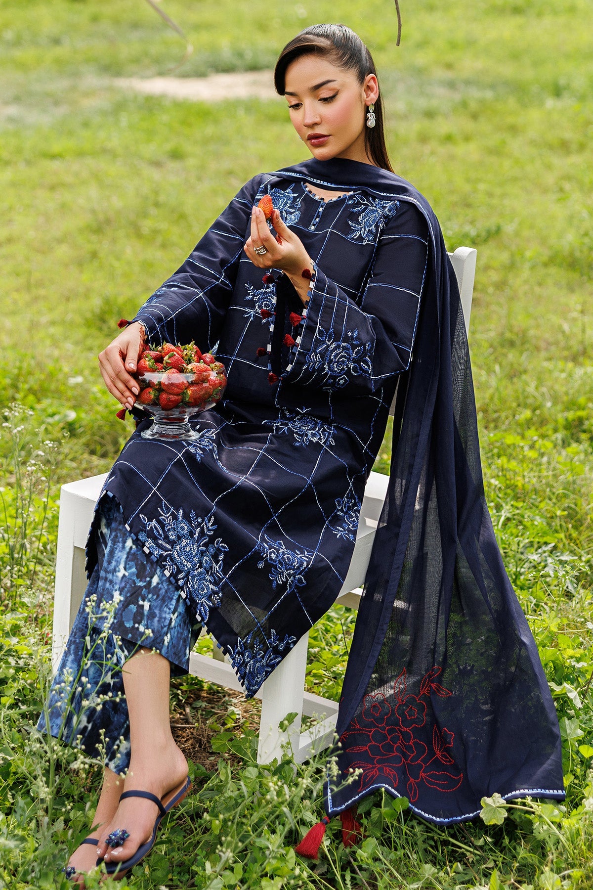 EMBROIDERED LAWN USE-9344
