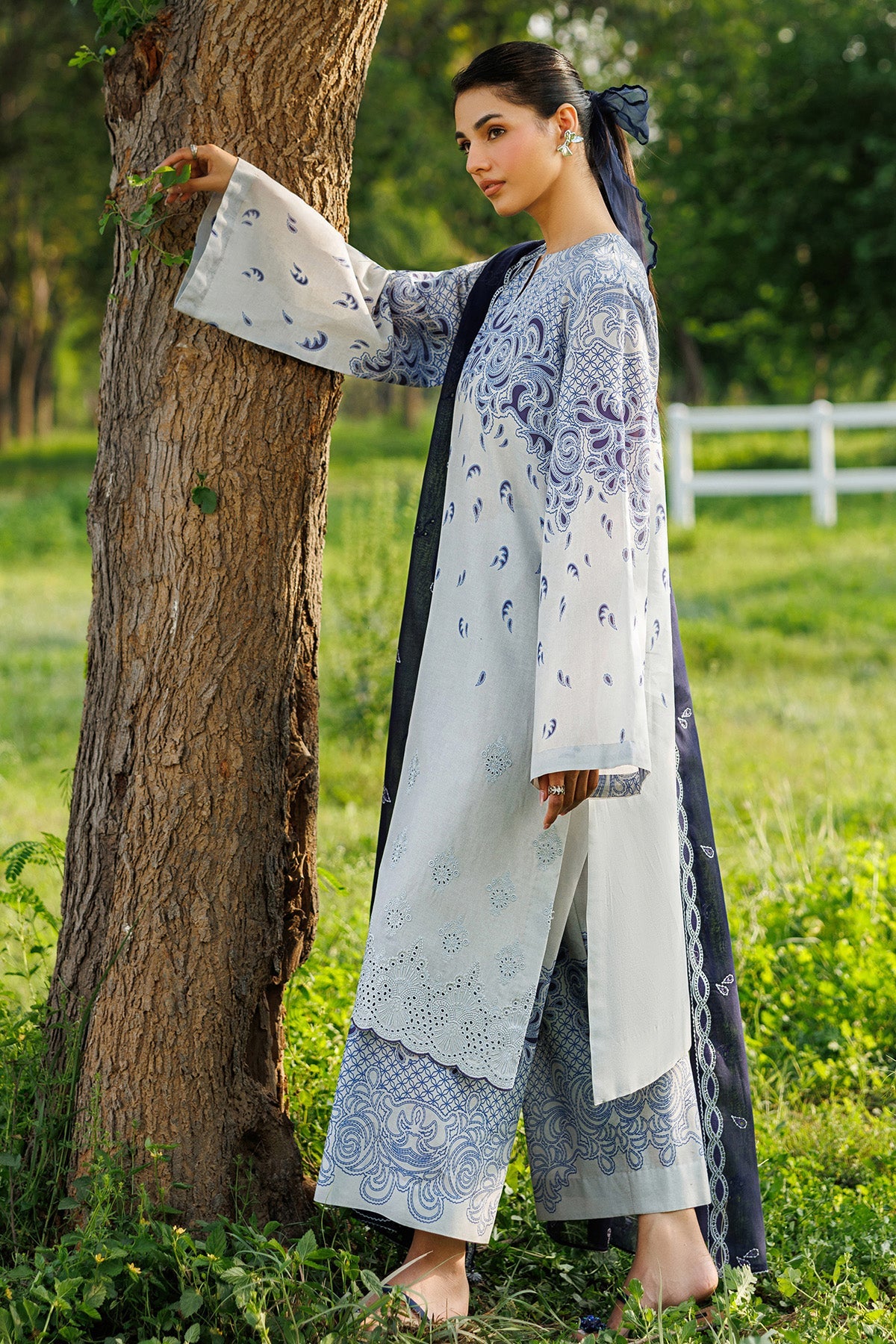 EMBROIDERED LAWN USE-9332