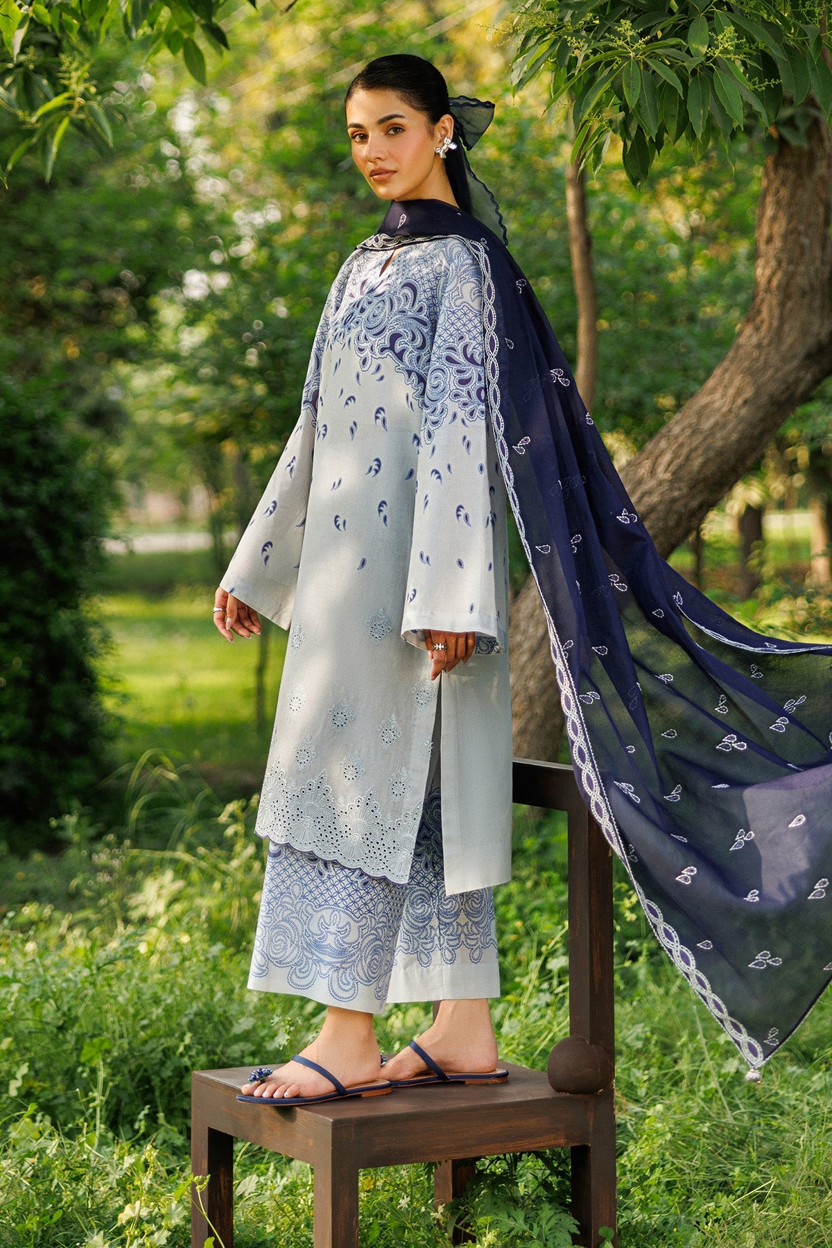 EMBROIDERED LAWN USE-9332