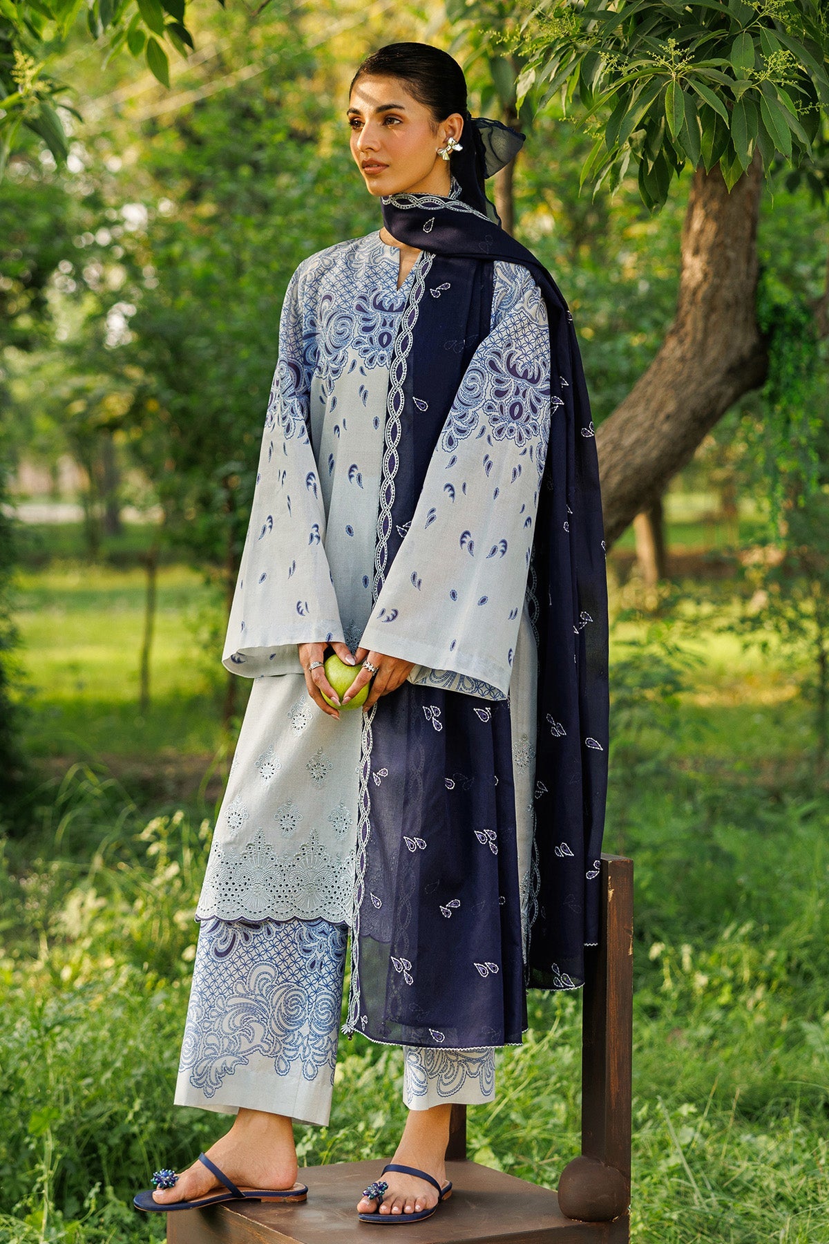 EMBROIDERED LAWN USE-9332