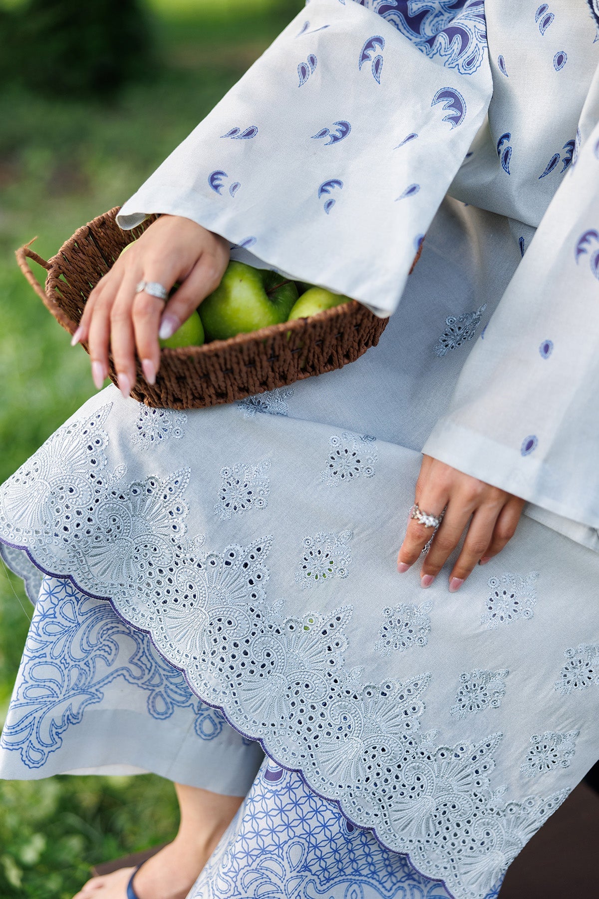 EMBROIDERED LAWN USE-9332