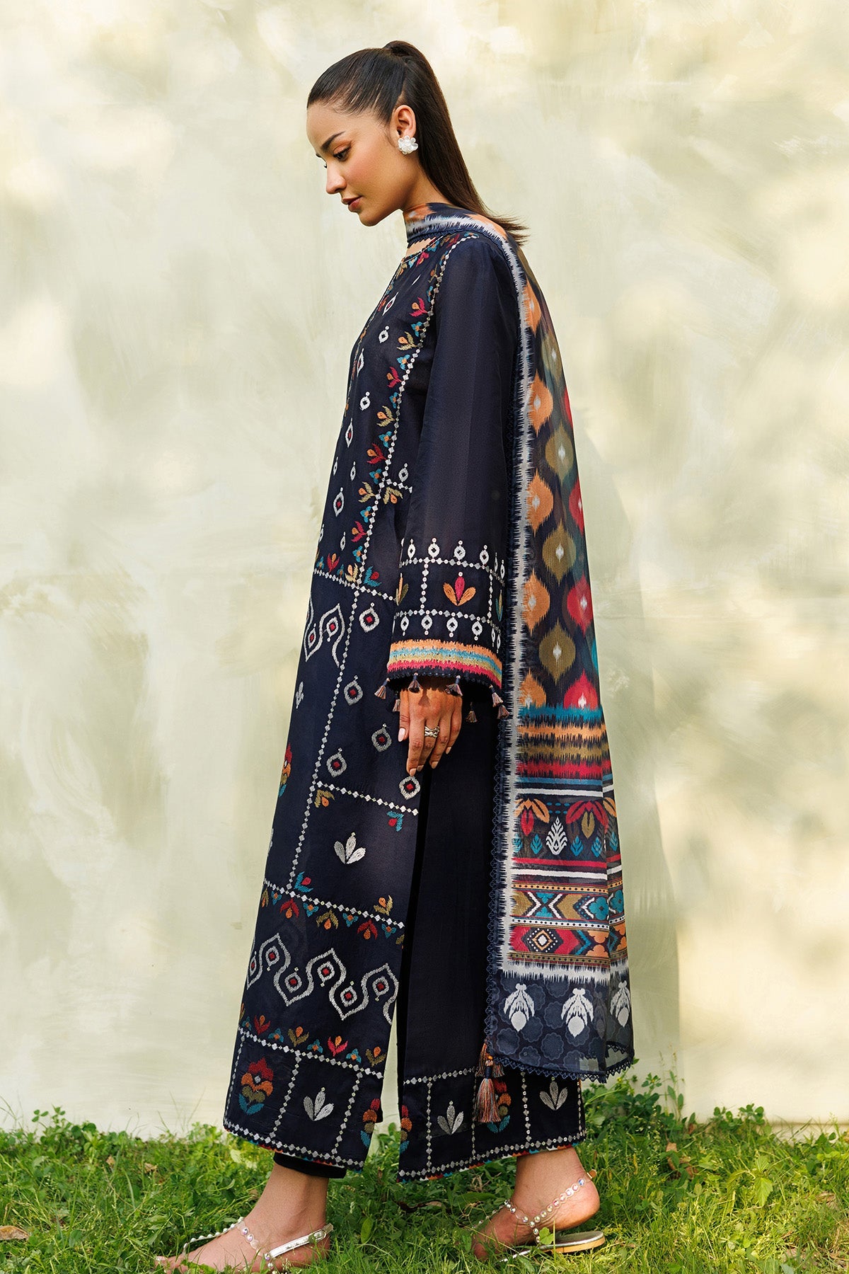EMBROIDERED LAWN USE-9331