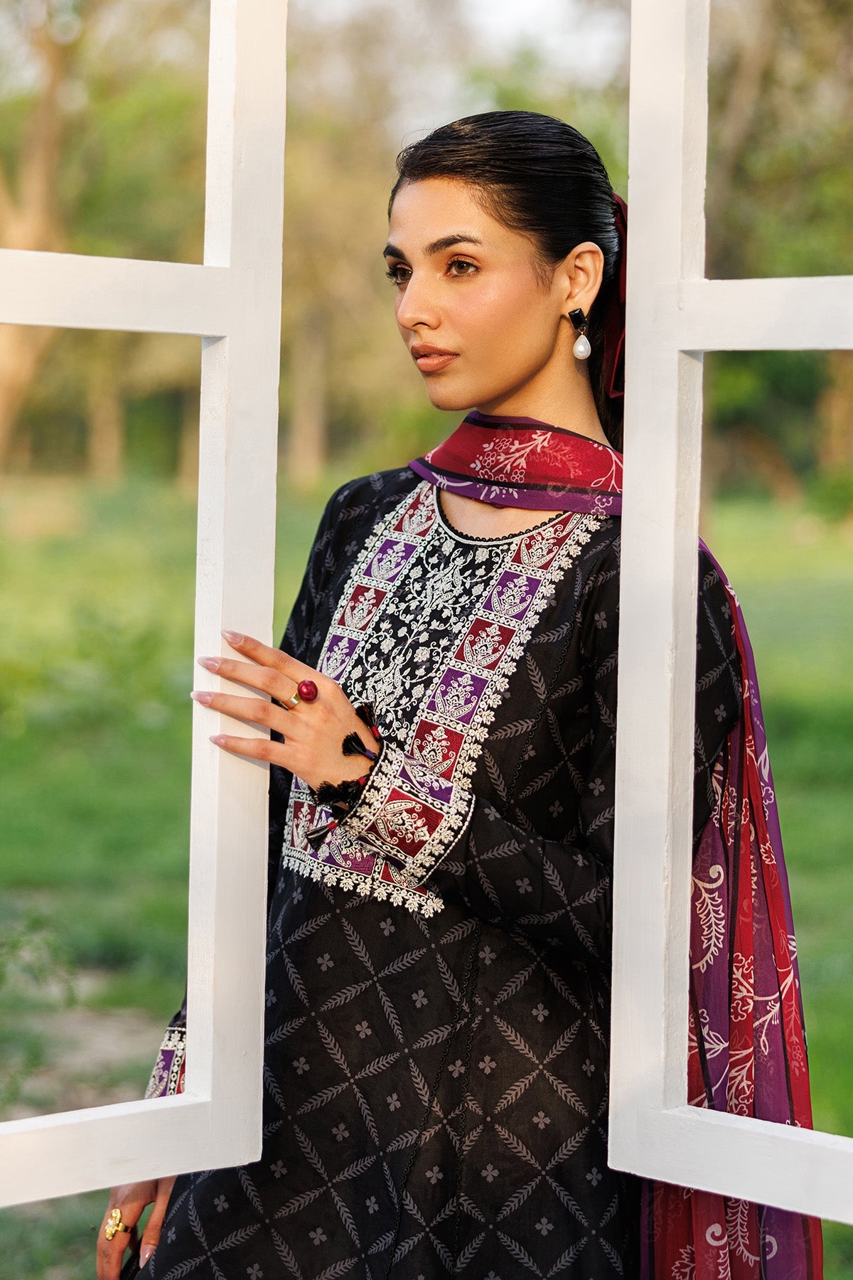 EMBROIDERED LAWN USE-9358