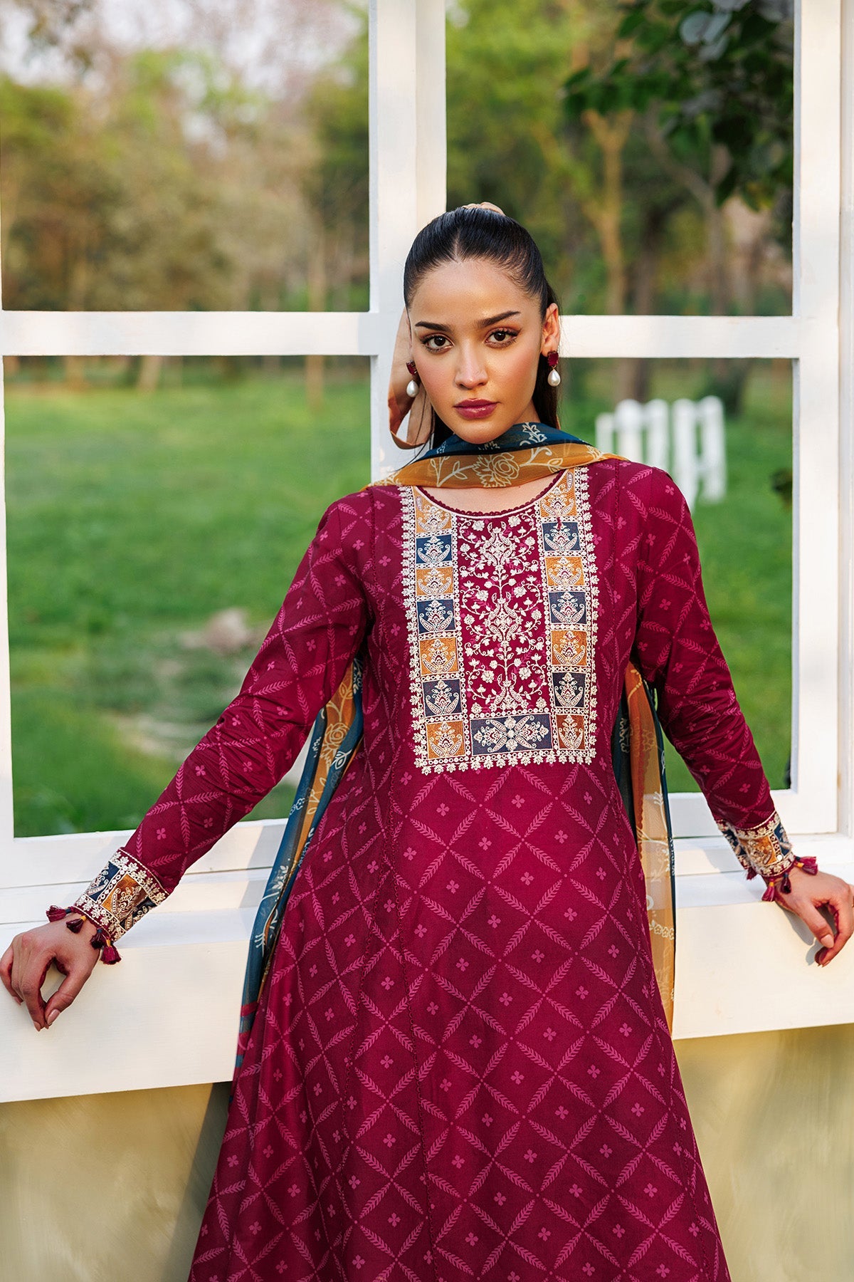 EMBROIDERED LAWN USE-9359
