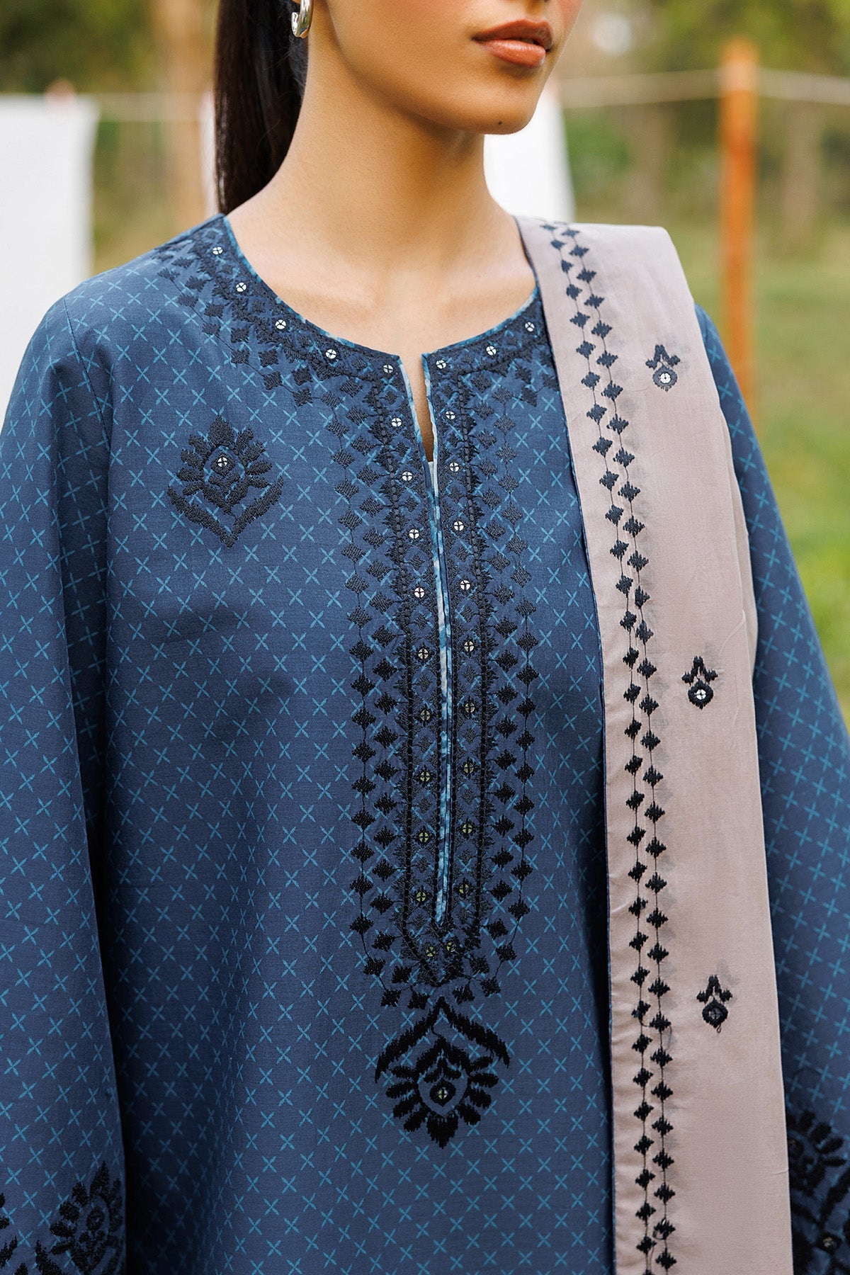 EMBROIDERED LAWN USE-9346