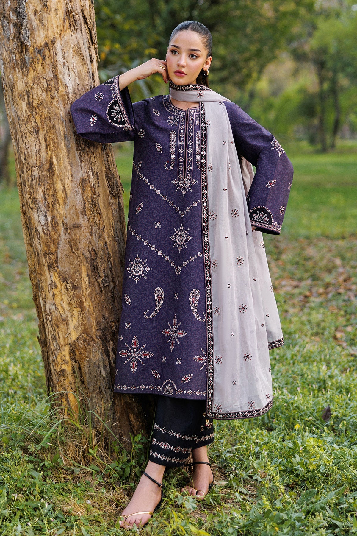 EMBROIDERED LAWN USE-9357