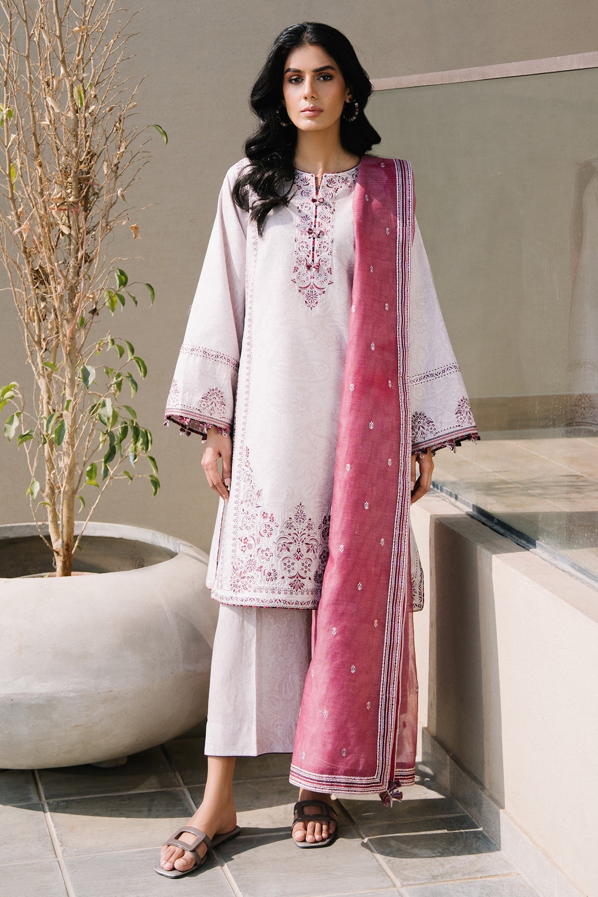 EMBROIDERED LAWN USE-9147
