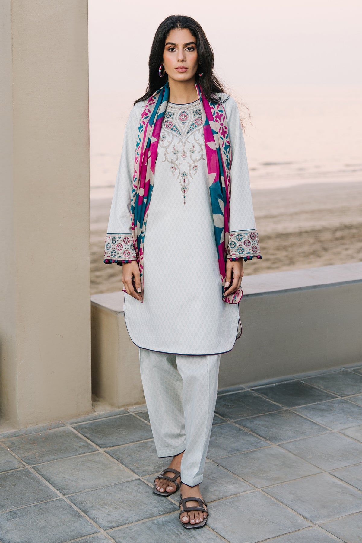 EMBROIDERED LAWN USE-9138