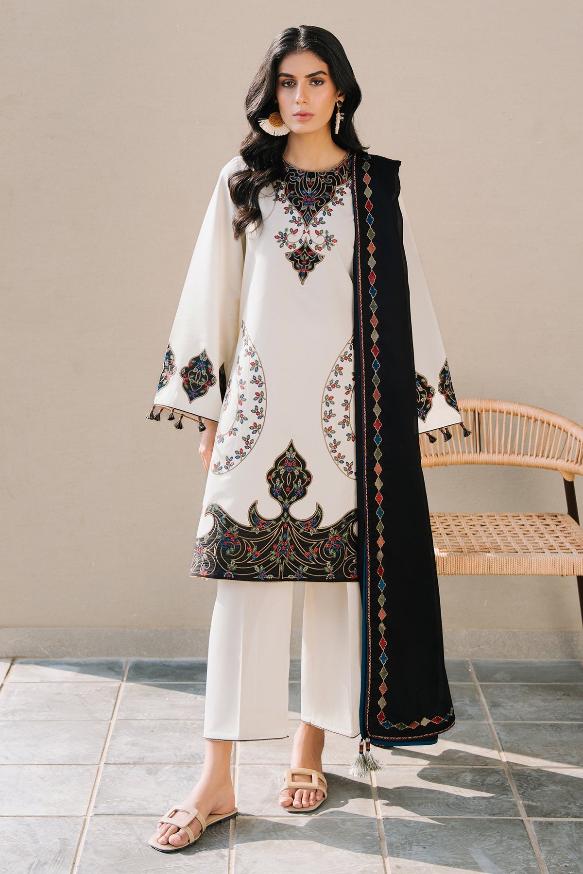 EMBROIDERED LAWN USE-9144
