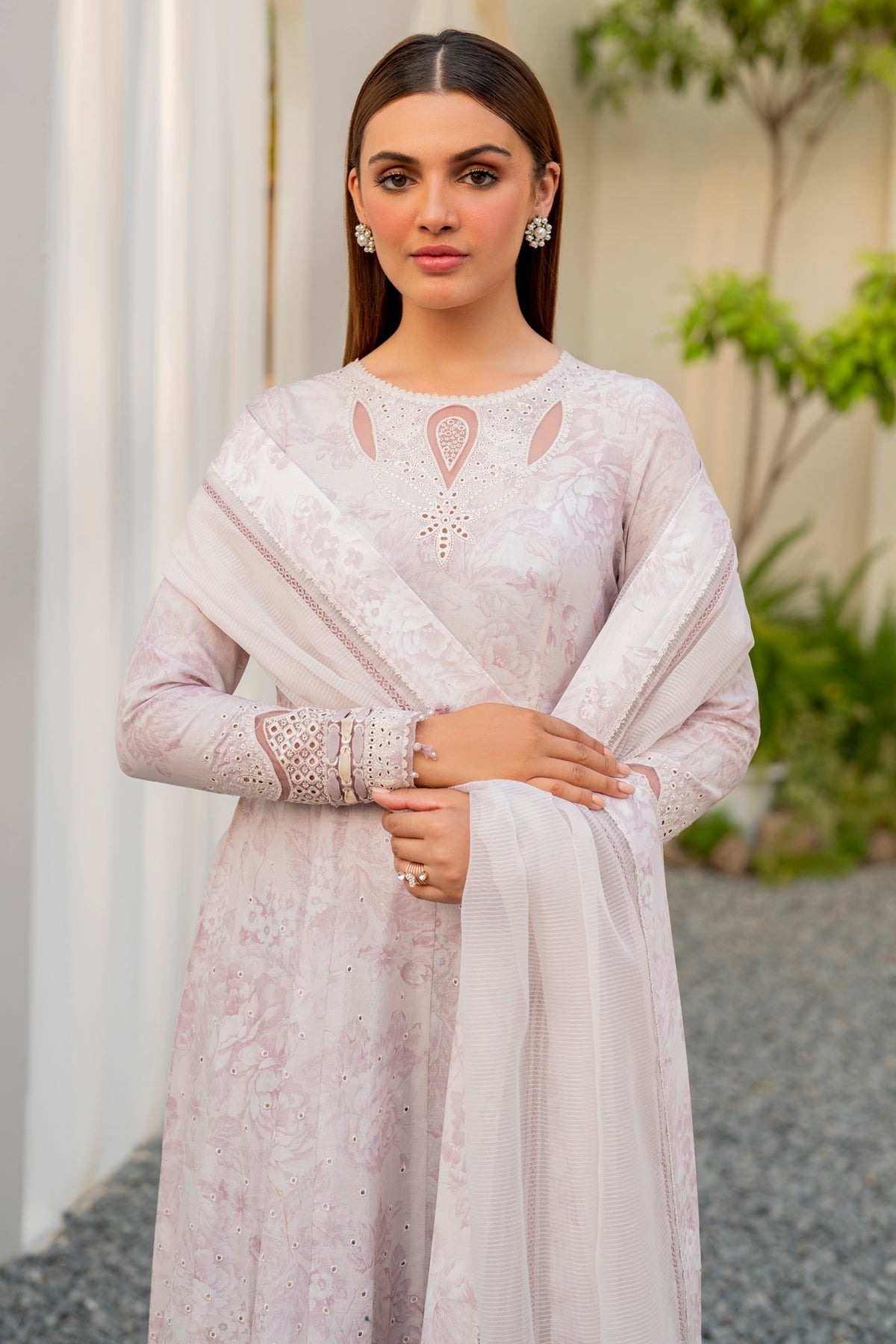 EMBROIDERED LAWN USE-9064