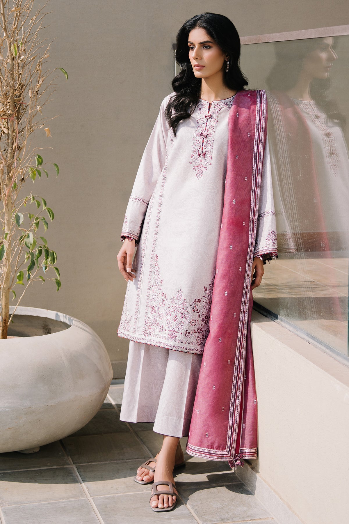 EMBROIDERED LAWN USE-9147
