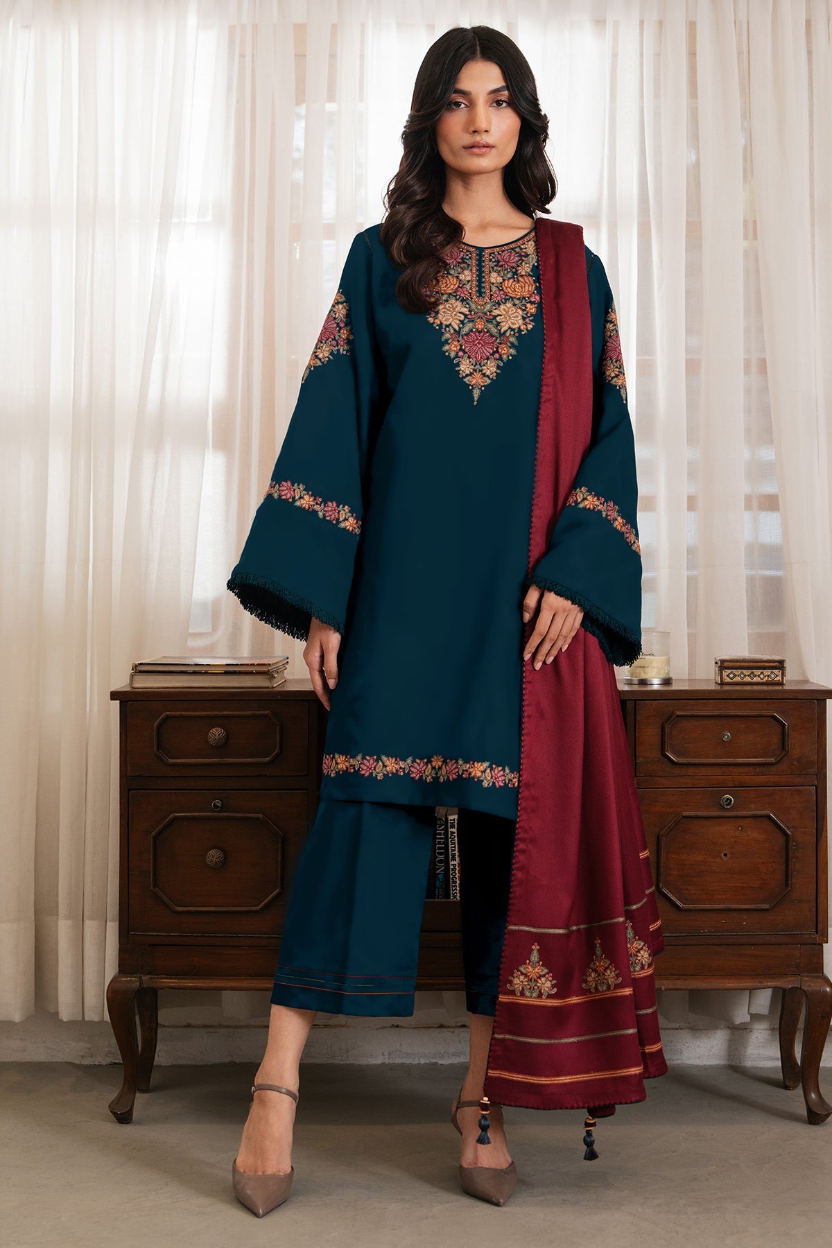 EMBROIDERED LAWN USE-9192