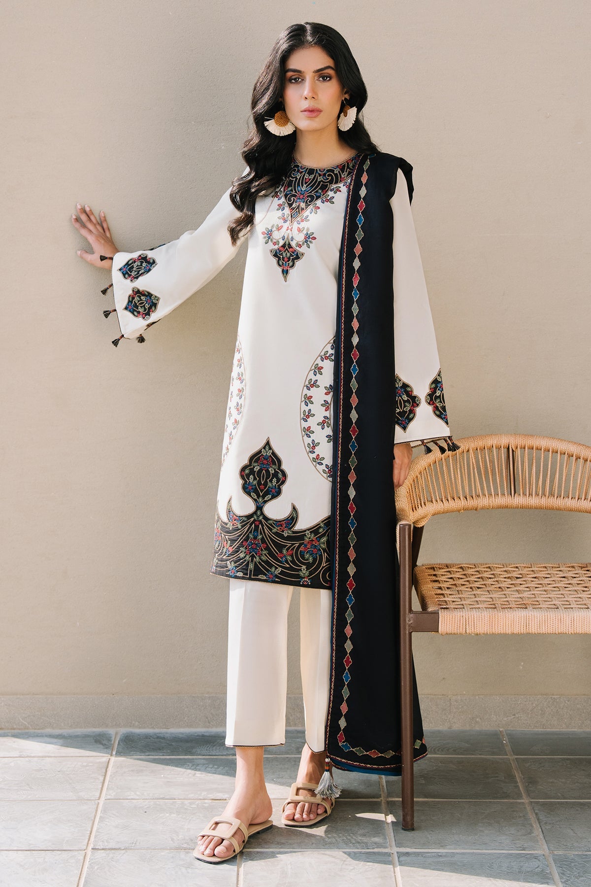 EMBROIDERED LAWN USE-9144