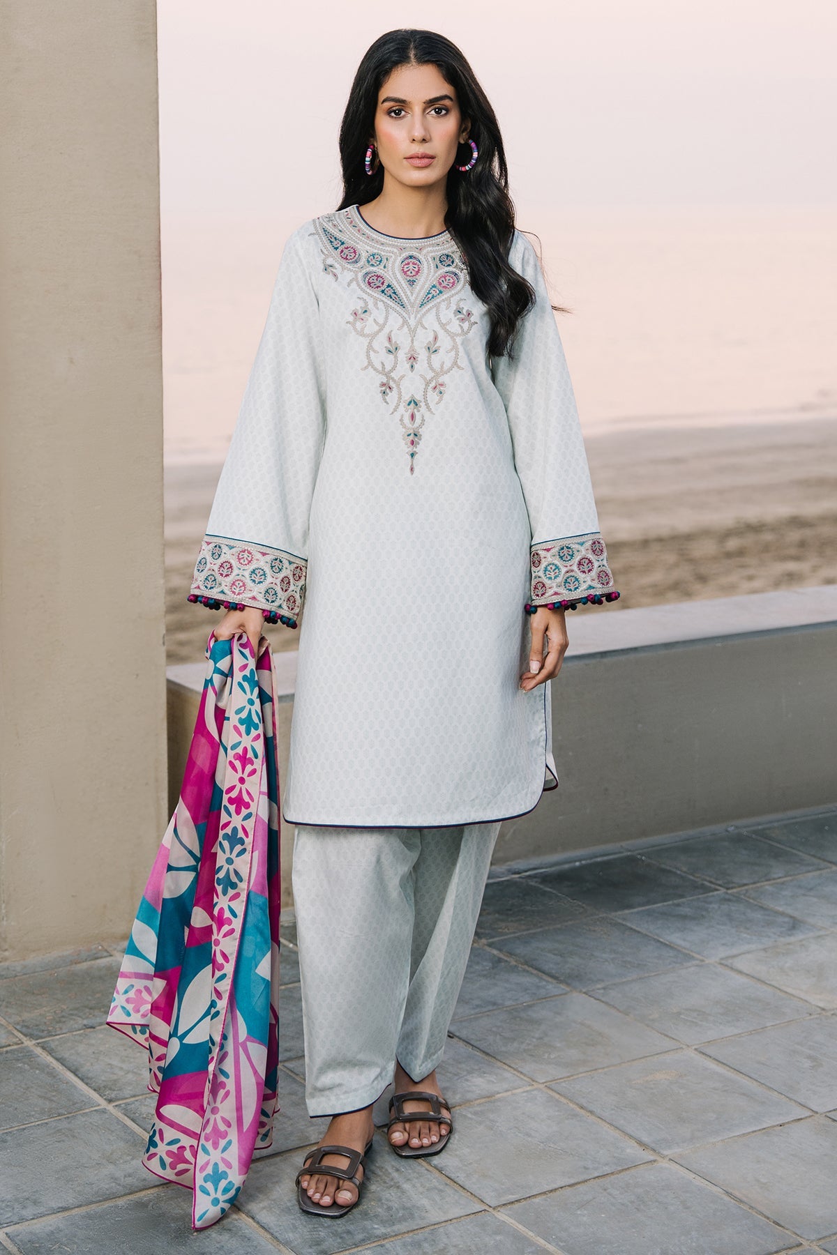 EMBROIDERED LAWN USE-9138