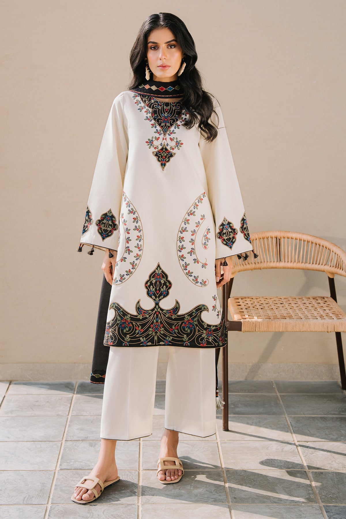 EMBROIDERED LAWN USE-9144