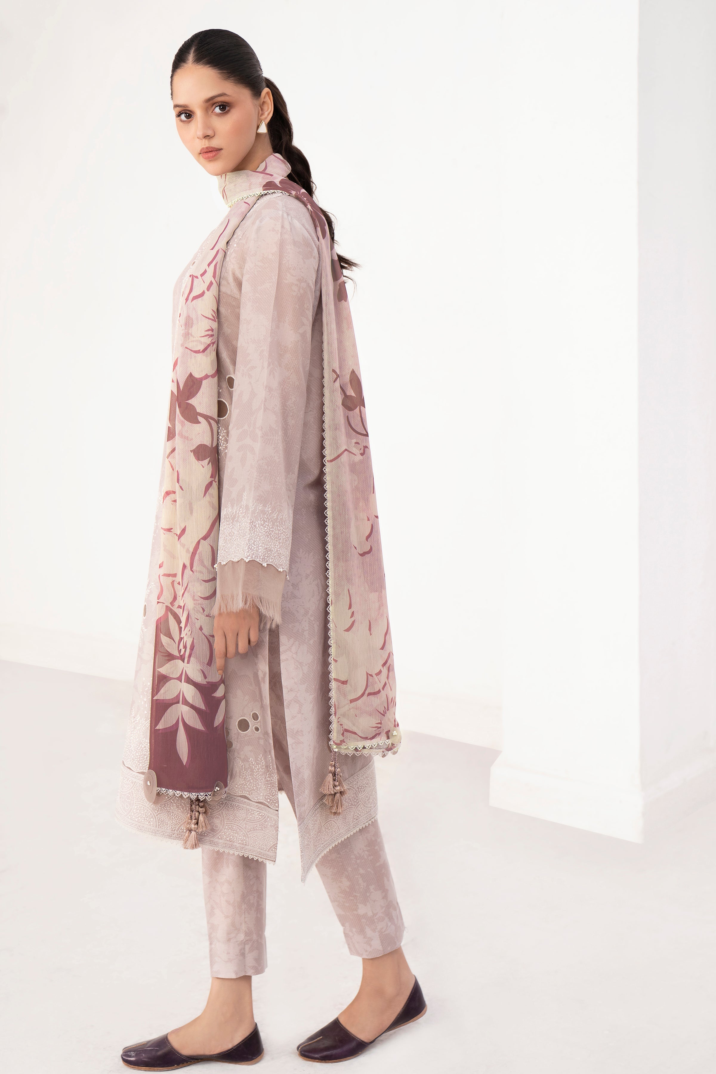 Embroidered Lawn USE-9266