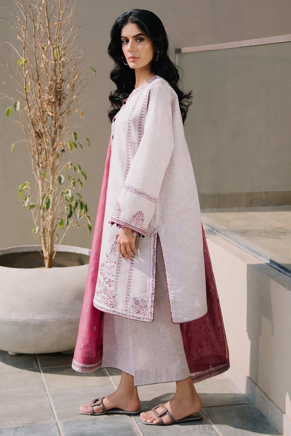 EMBROIDERED LAWN USE-9147