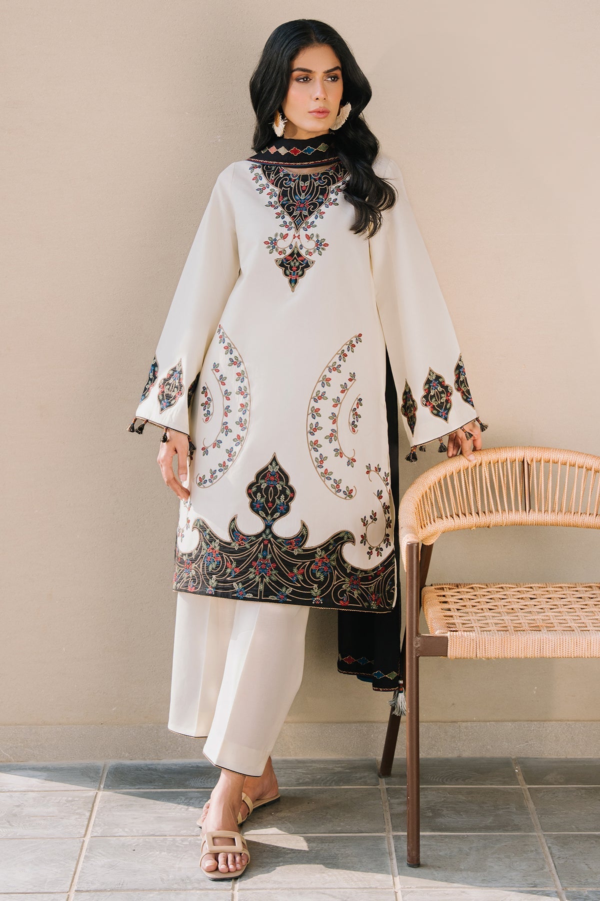 EMBROIDERED LAWN USE-9144