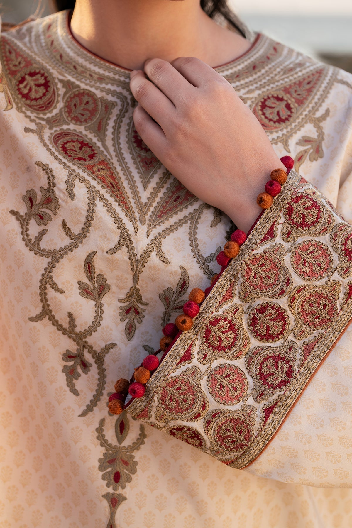 EMBROIDERED LAWN USE-9153