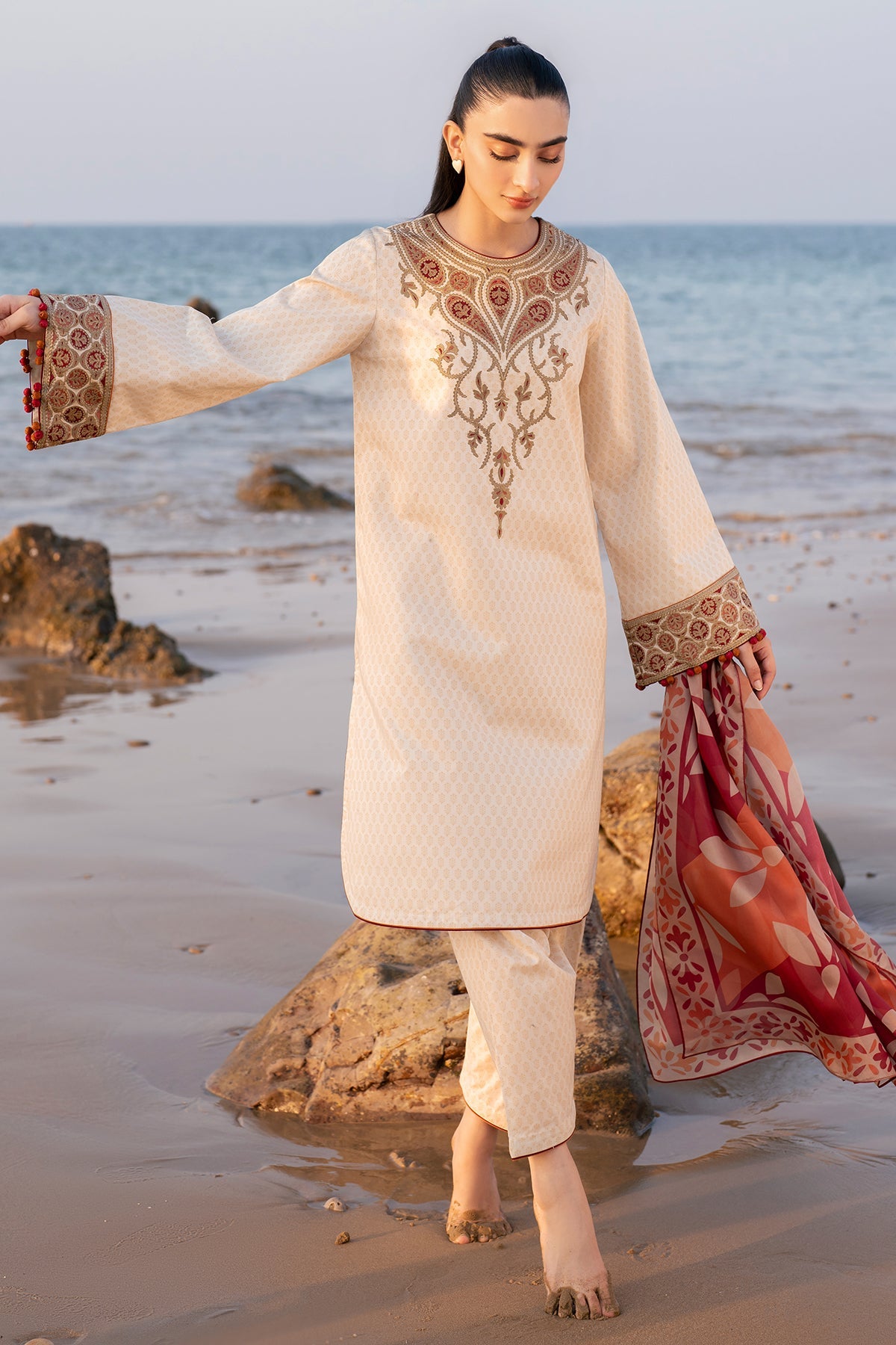 EMBROIDERED LAWN USE-9153