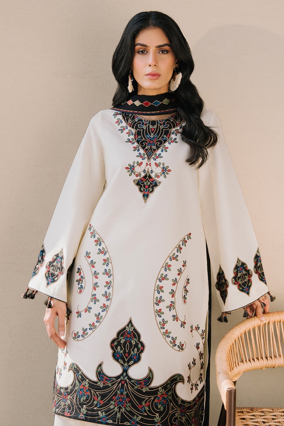 EMBROIDERED LAWN USE-9144